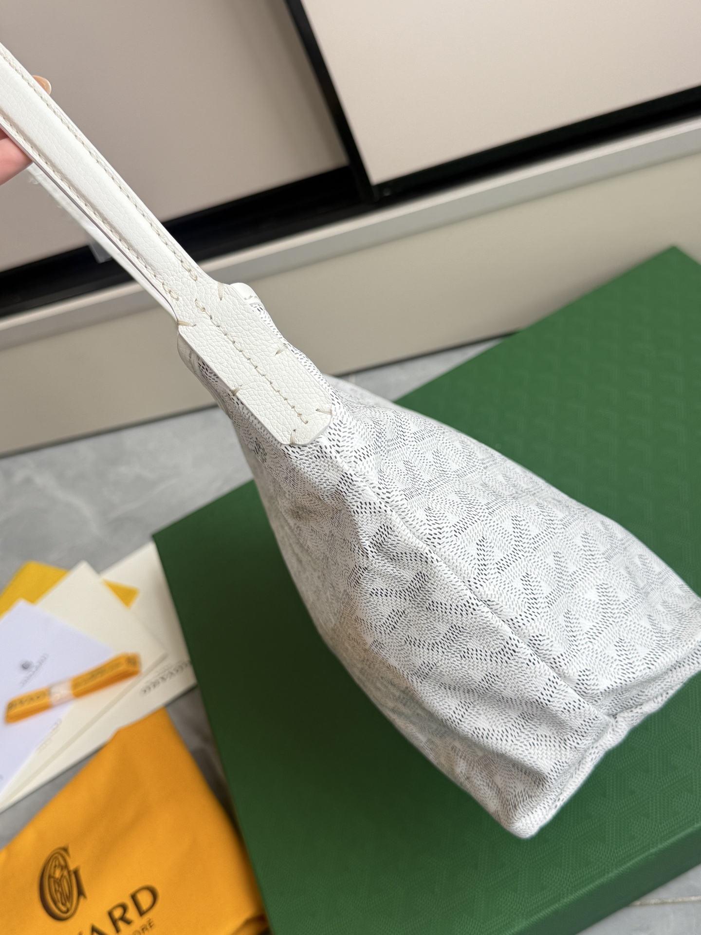 Coach 升级版狗牙hobo迷你·白色