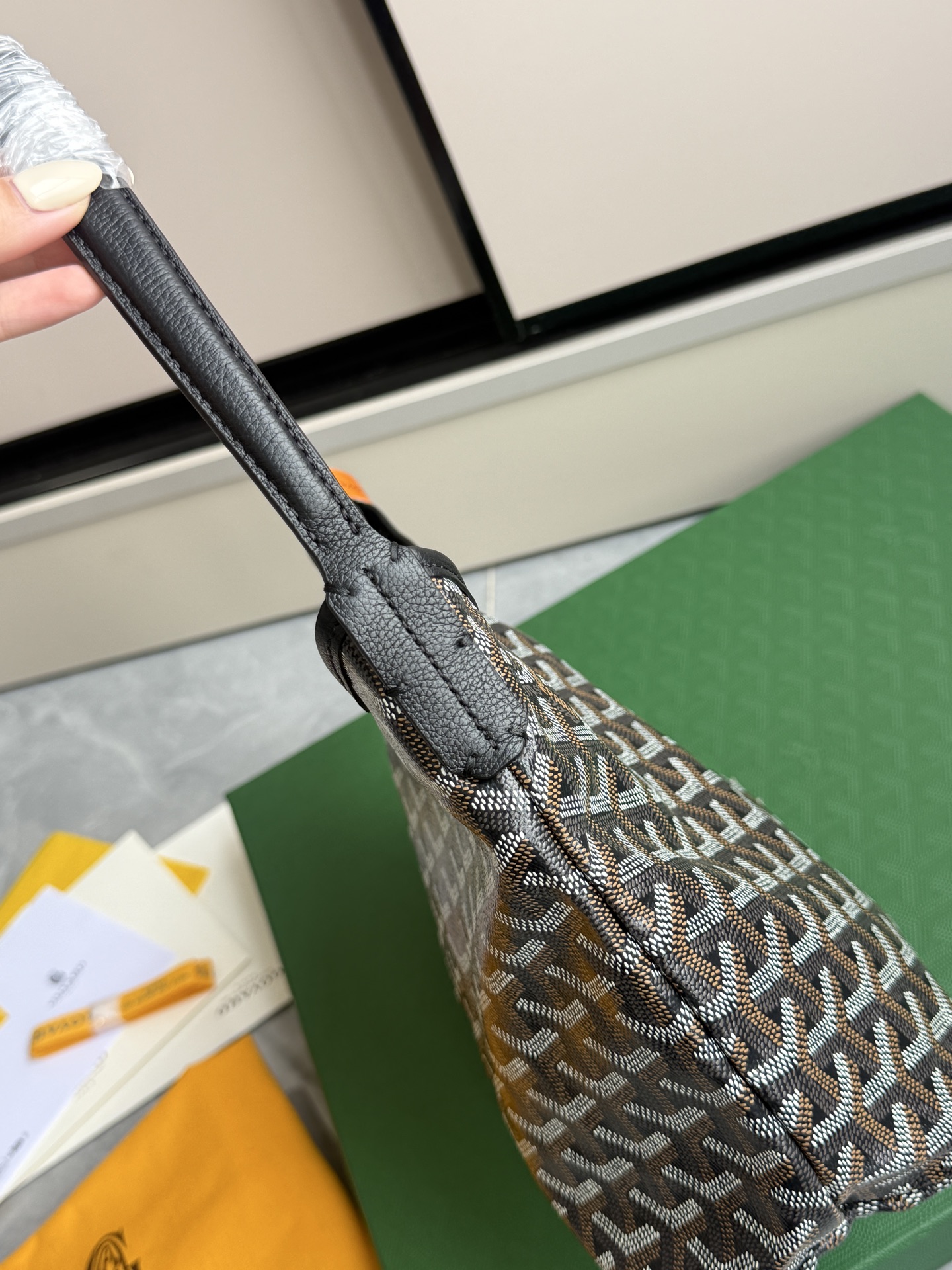 Goyard 升级版狗牙hobo迷你·黑色