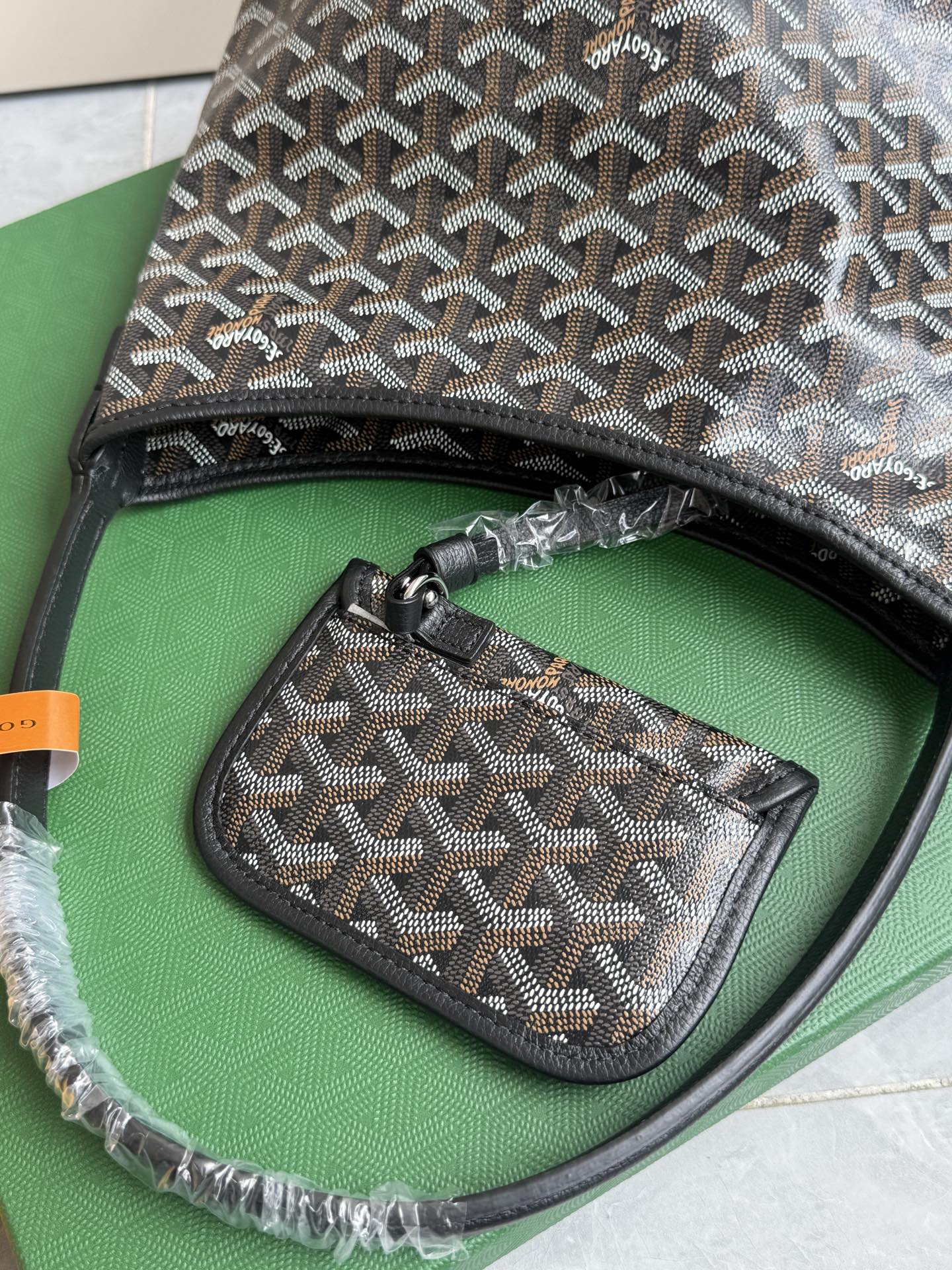 Goyard 升级版狗牙hobo迷你·黑色