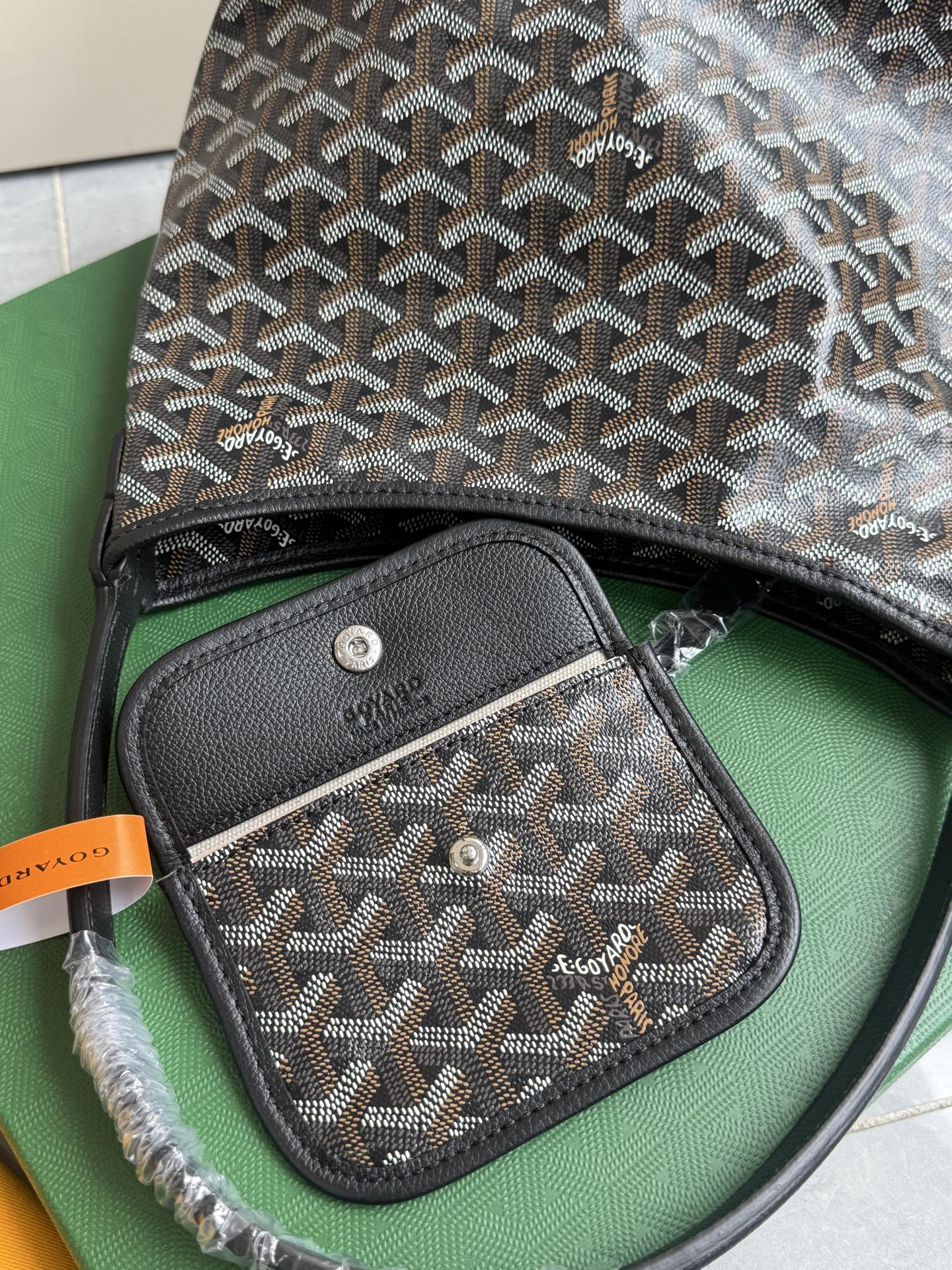 Goyard 升级版狗牙hobo迷你·黑色