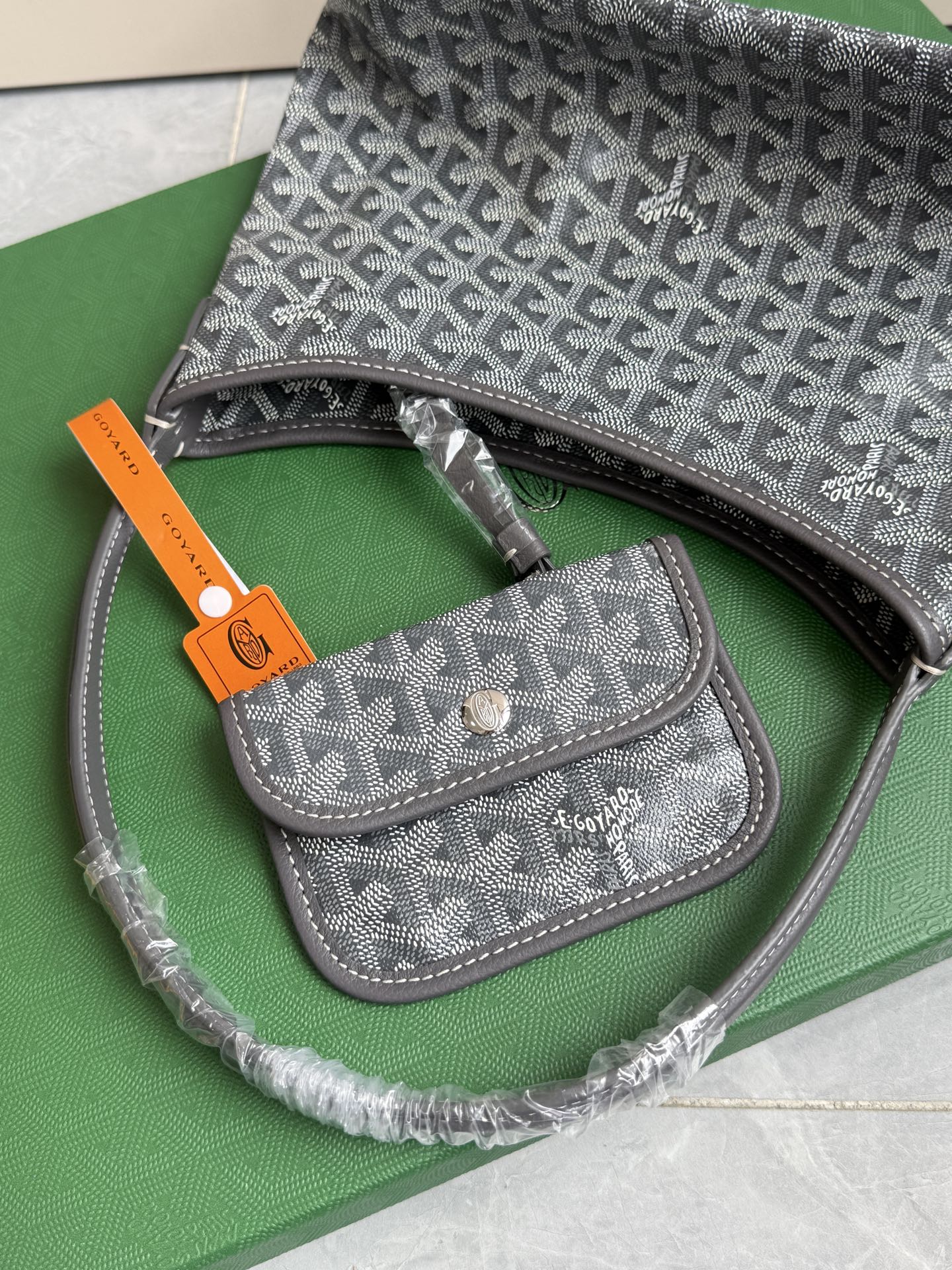 Goyard 升级版狗牙hobo迷你·灰色
