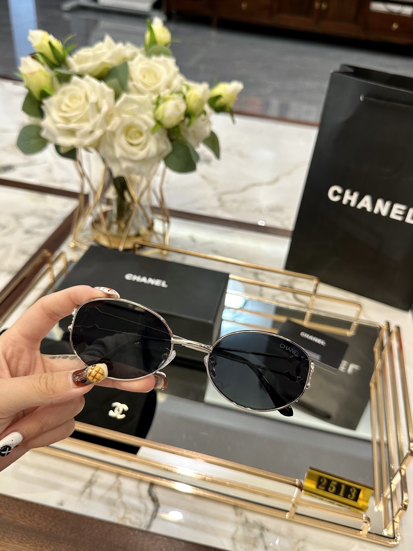 【J H】p98 Full Package At The Counter 25 Gift Bag 5 Chanel's Popular Glasses Have Arrived. The Model Was Purchased And Matched At The Counter. Full Of Details And Excellent Quality. Material: Plate, High-definition Lenses. The Most Popular Style At The Moment, A Must-have Item For Fashionistas, Ready Stock In The Store, 2513