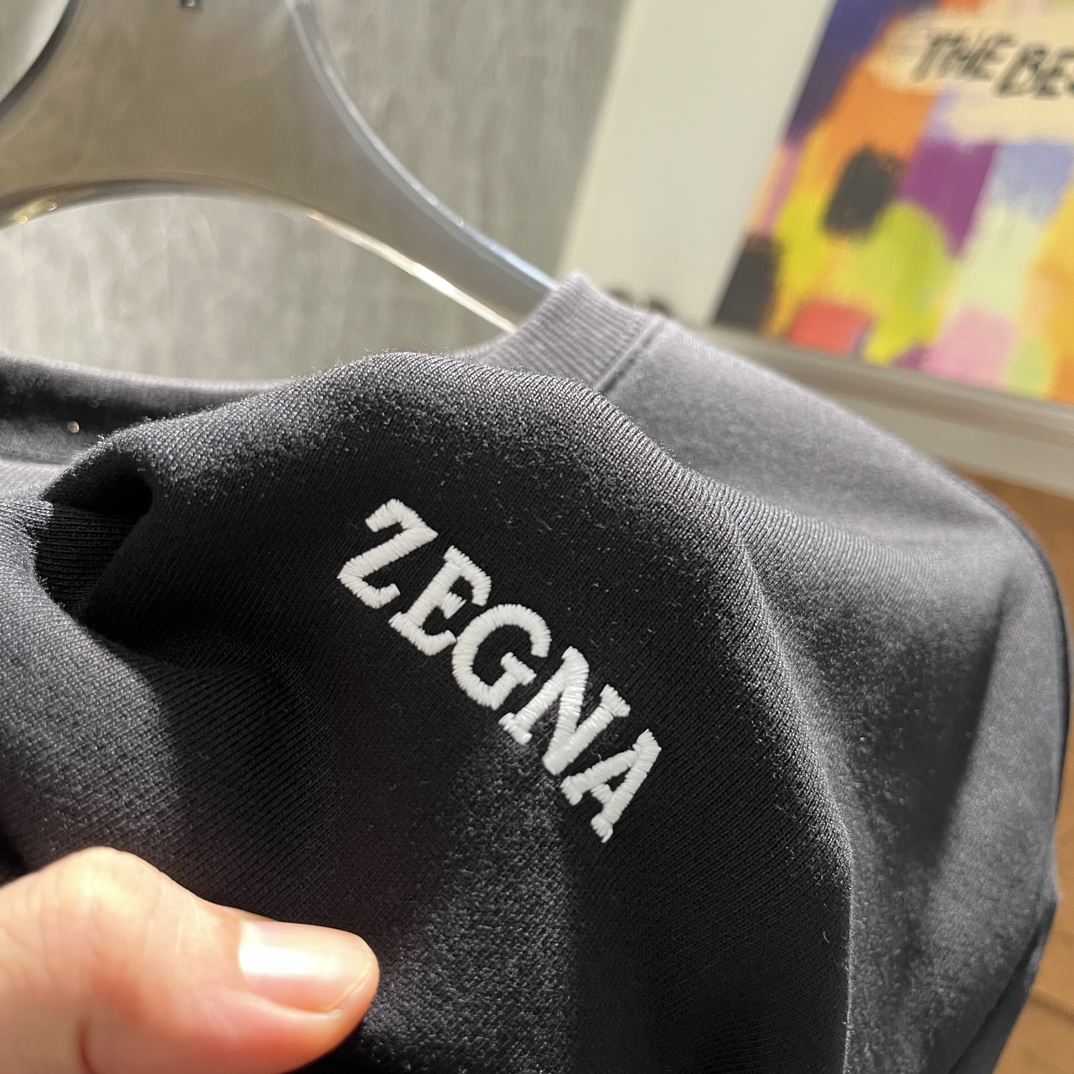 ZEGNA2024秋季新品卫衣！经典基础款系列！采用特纺紧密棉面料下摆收口设计克重380g采用进口定染材