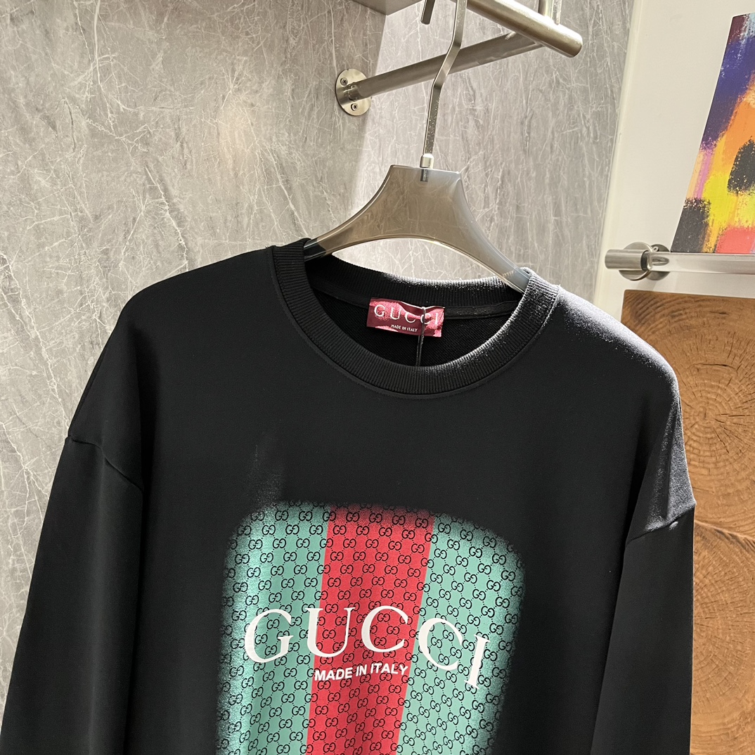 GUCCI2024秋季新品卫衣！经典蛇纹渐变圆领卫衣胸前经典蛇纹标识logo点缀细节无法挑剔极具档次感与