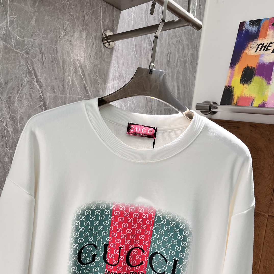 GUCCI2024秋季新品卫衣！经典蛇纹渐变圆领卫衣胸前经典蛇纹标识logo点缀细节无法挑剔极具档次感与