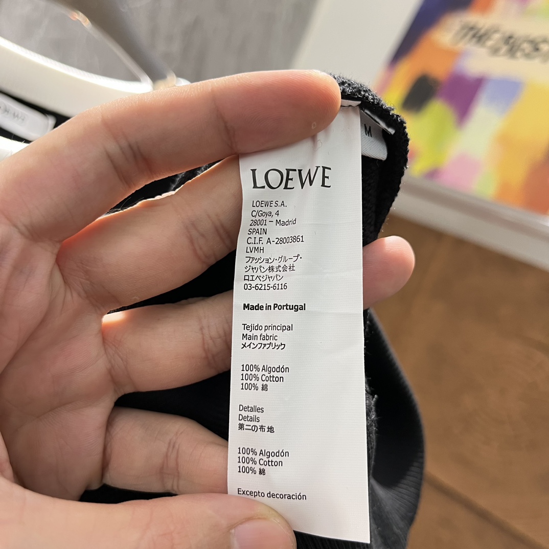 -LOEWE2024秋冬新品毛衣！撞色拼接定染400g高克重牛肚纯棉卫衣面料制成面料手感厚实且有一定的自