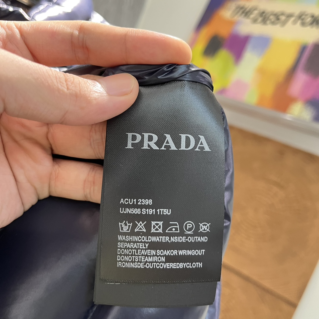 PRADA2024SS新品休闲百搭连帽保暖简约羽绒服欧洲贸易渠道意大利海外仓直发海外精品限定销售PRAD