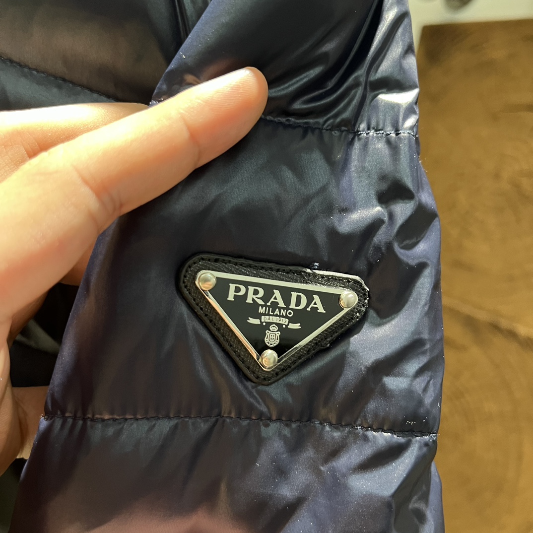 PRADA2024SS新品休闲百搭连帽保暖简约羽绒服欧洲贸易渠道意大利海外仓直发海外精品限定销售PRAD