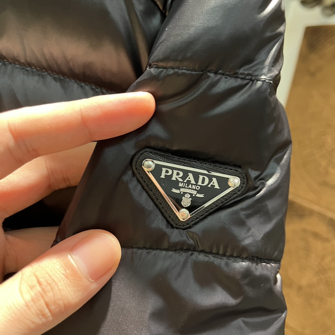 PRADA2024SS新品休闲百搭连帽保暖简约羽绒服欧洲贸易渠道意大利海外仓直发海外精品限定销售PRAD