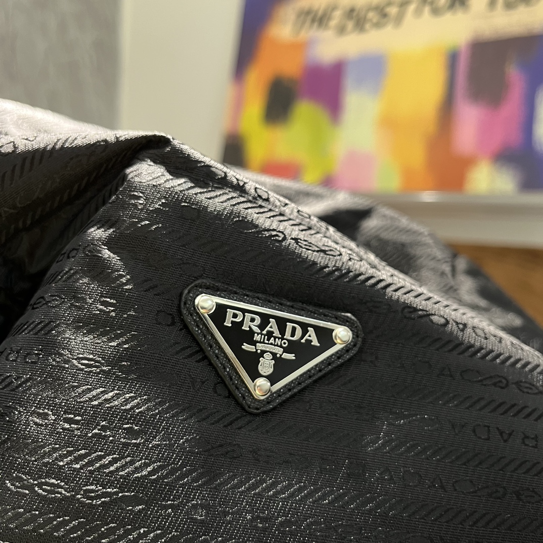 PRADA2024最新字母提花面料连帽羽绒服重磅牛货年度最为昂贵的一款羽绒同质GT的品控细节超级震憾绝对