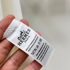 Hermes爱马仕独家专供8新款原单男士圆领长袖T恤高端定制 高版本 时尚百搭爆款,原版进口莫代尔面料 胸前logo图案 Hermes爱马仕独家专供8新款原单男士圆领长袖T恤高端定制 高版本 时尚百搭爆款,原版进口莫代尔面料 胸前logo图案