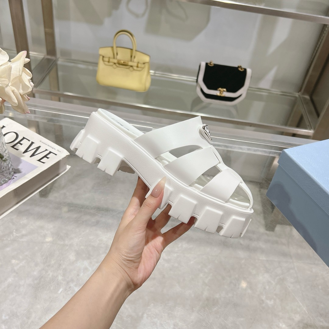 NO:240934,Prada's latest spring and summer woven ultralight rubber sandals E64 thick sole paired with rubber upper, iconic metal triangle size 35-40 sizes, sandals, prada, sandals19860909普拉达最新春夏 编织超轻橡胶凉鞋 E64 厚底鞋底搭配橡胶鞋面, 标志性金属三角标 码数35-40码,凉鞋,prada,sandals,Women's Shoes
