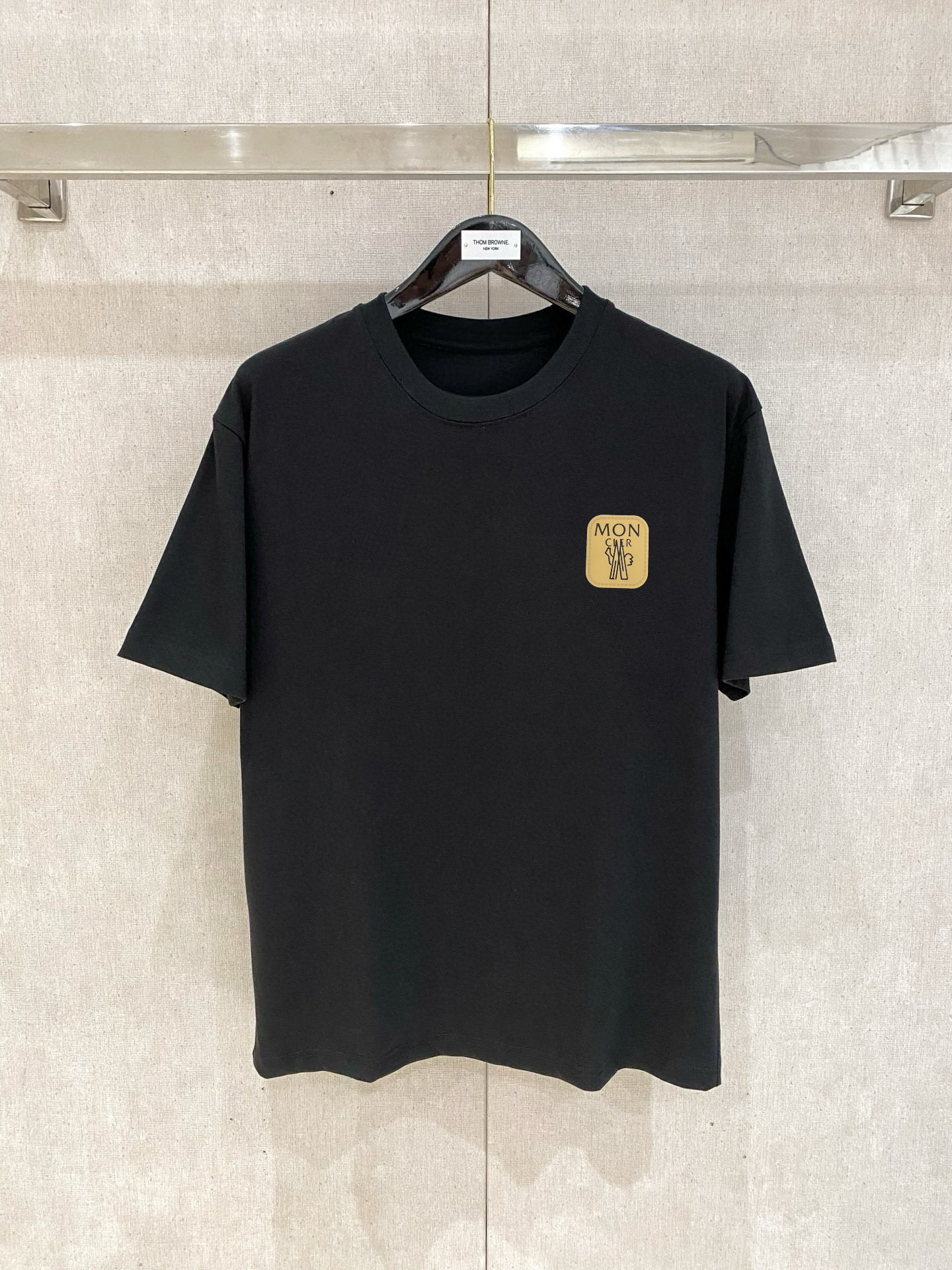 蒙家   春夏新款首发专柜最新款短袖圆领T恤 高端订制 设计前卫时尚！品牌logo重工艺设计 高端定制面