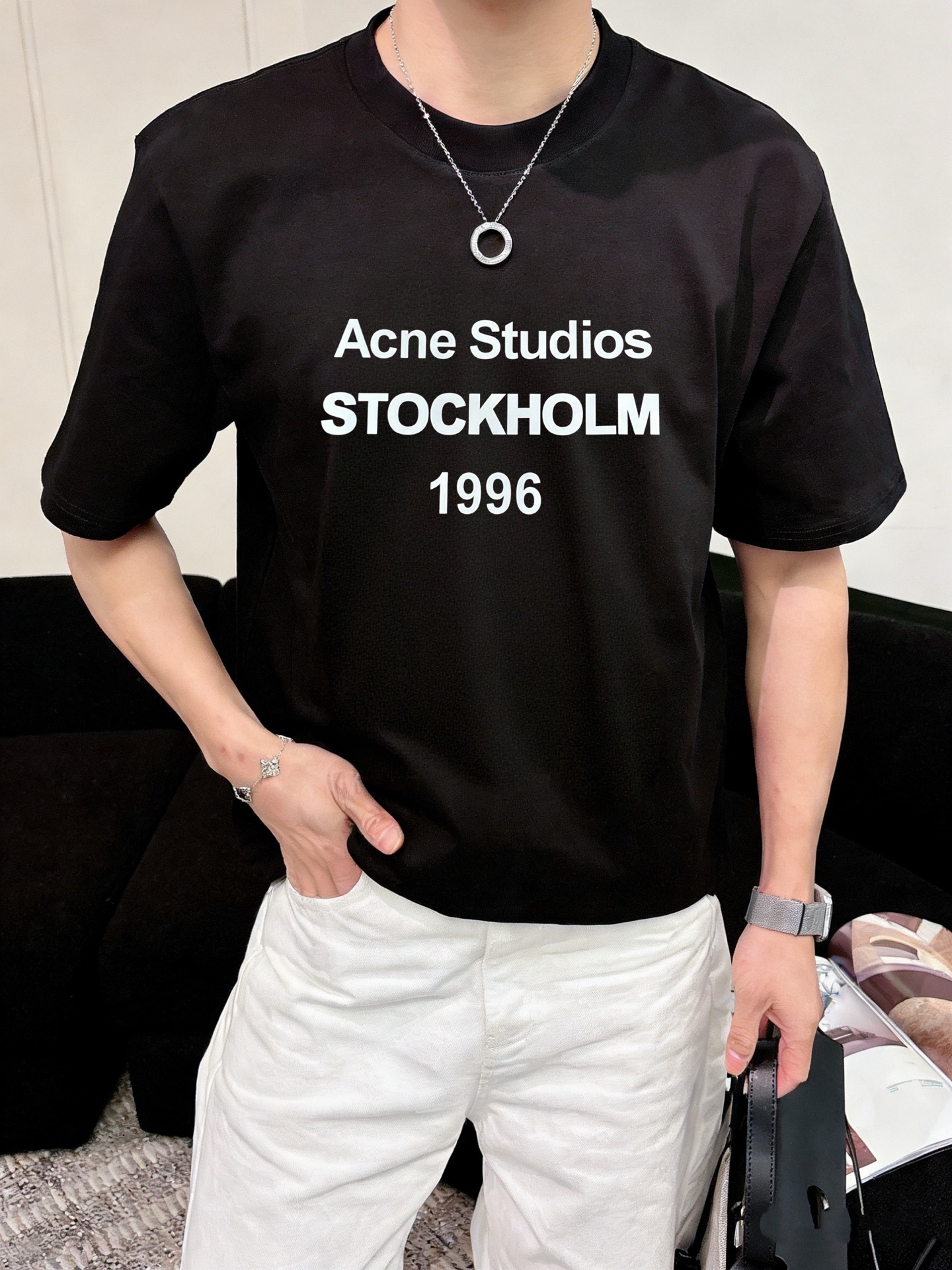 AC家   春夏新款首发专柜最新款短袖圆领T恤 高端订制 设计前卫时尚！品牌logo重工艺设计 高端定制