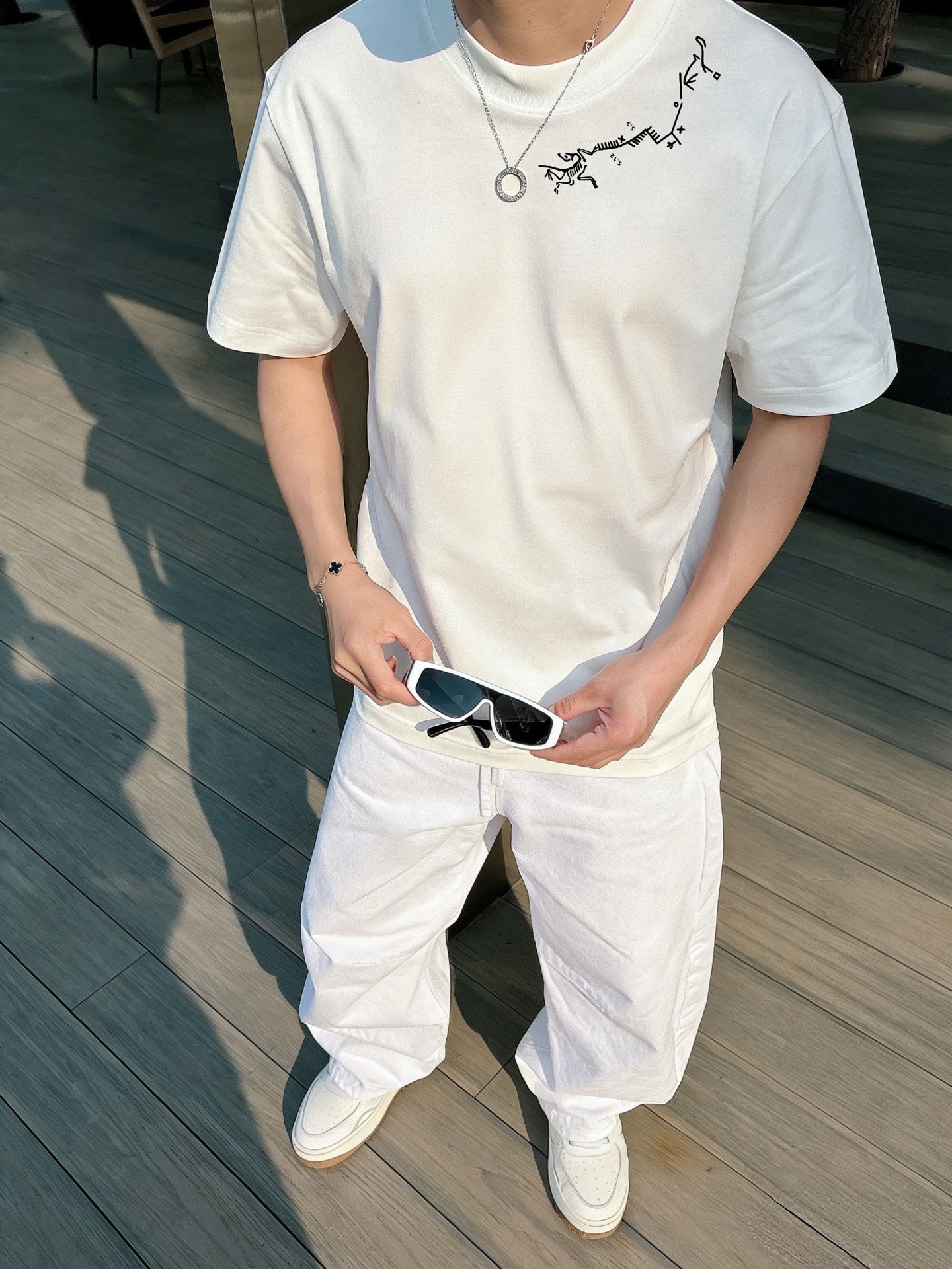 鸟家   春夏新款首发专柜最新款短袖圆领T恤 高端订制 设计前卫时尚！品牌logo重工艺设计 高端定制面