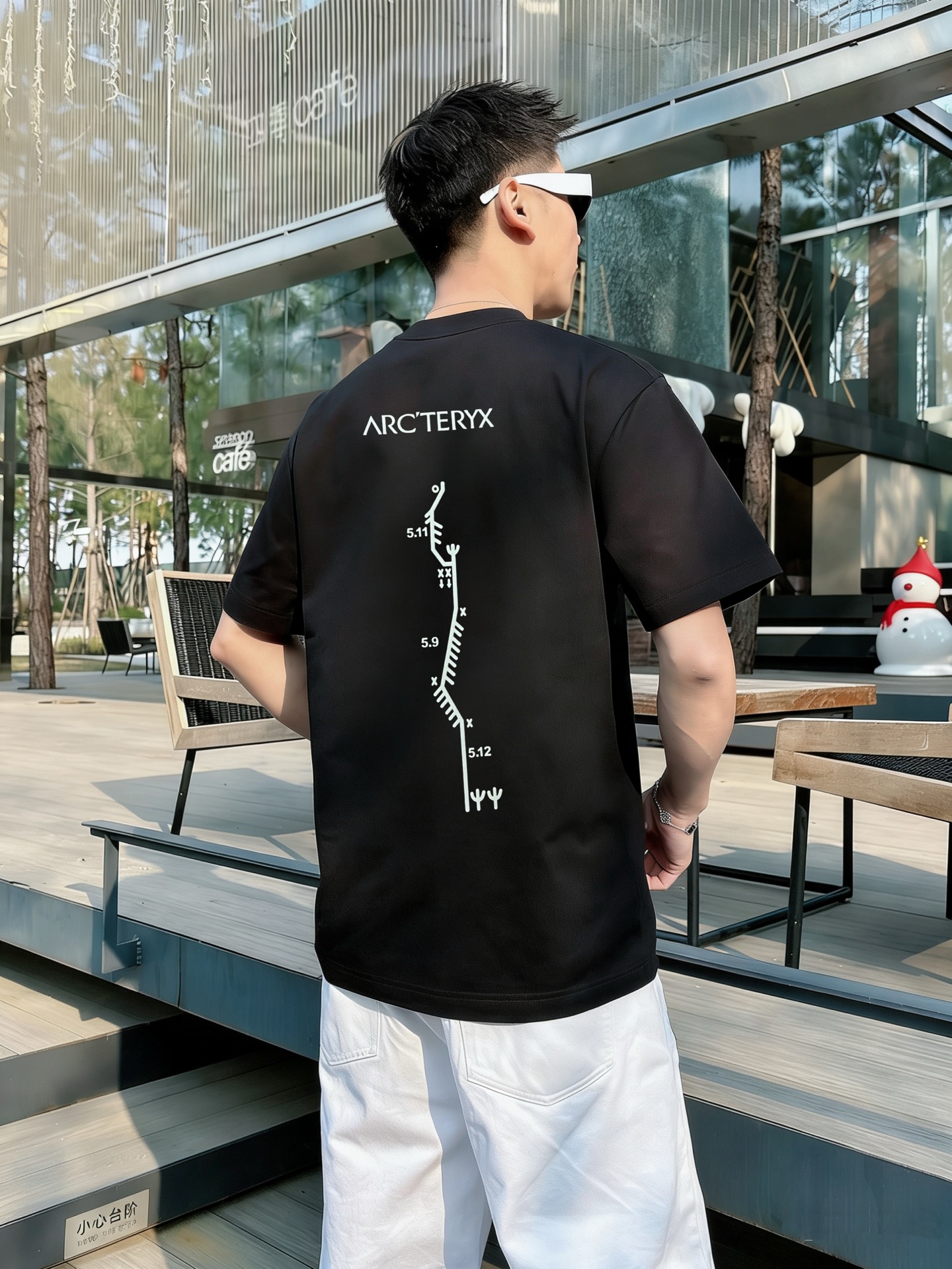 鸟家   春夏新款首发专柜最新款短袖圆领T恤 高端订制 设计前卫时尚！品牌logo重工艺设计 高端定制面