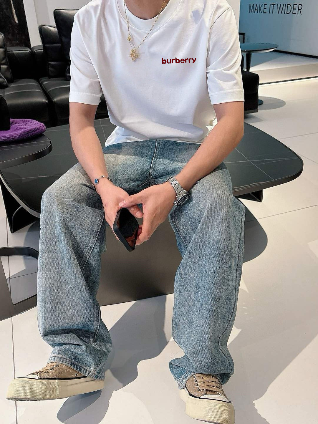巴家   春夏新款首发专柜最新款短袖圆领T恤 高端订制 设计前卫时尚！品牌logo重工艺设计 高端定制面