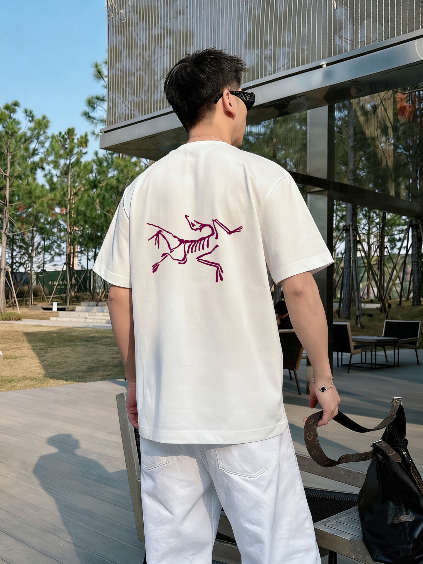 鸟家   春夏新款首发专柜最新款短袖圆领T恤 高端订制 设计前卫时尚！品牌logo重工艺设计 高端定制面