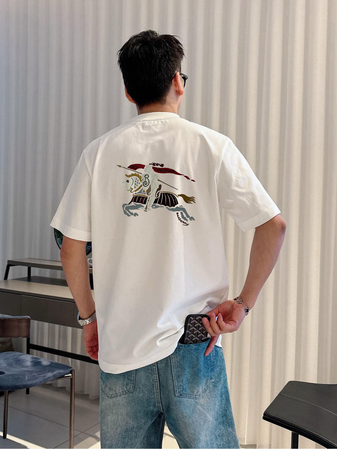 巴家   春夏新款首发专柜最新款短袖圆领T恤 高端订制 设计前卫时尚！品牌logo重工艺设计 高端定制面