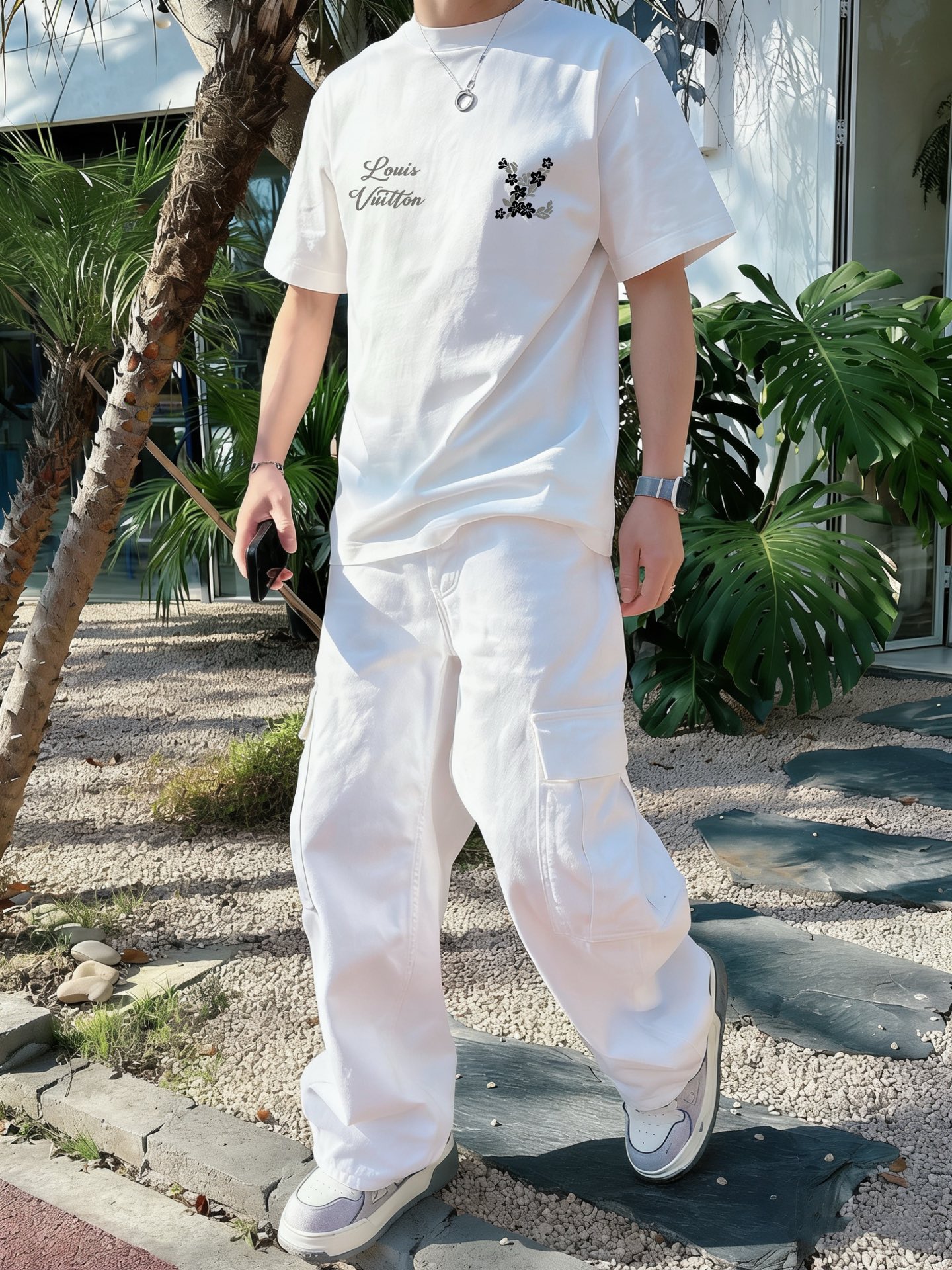 驴家   春夏新款首发专柜最新款短袖圆领T恤 高端订制 设计前卫时尚！品牌logo重工艺设计 高端定制面