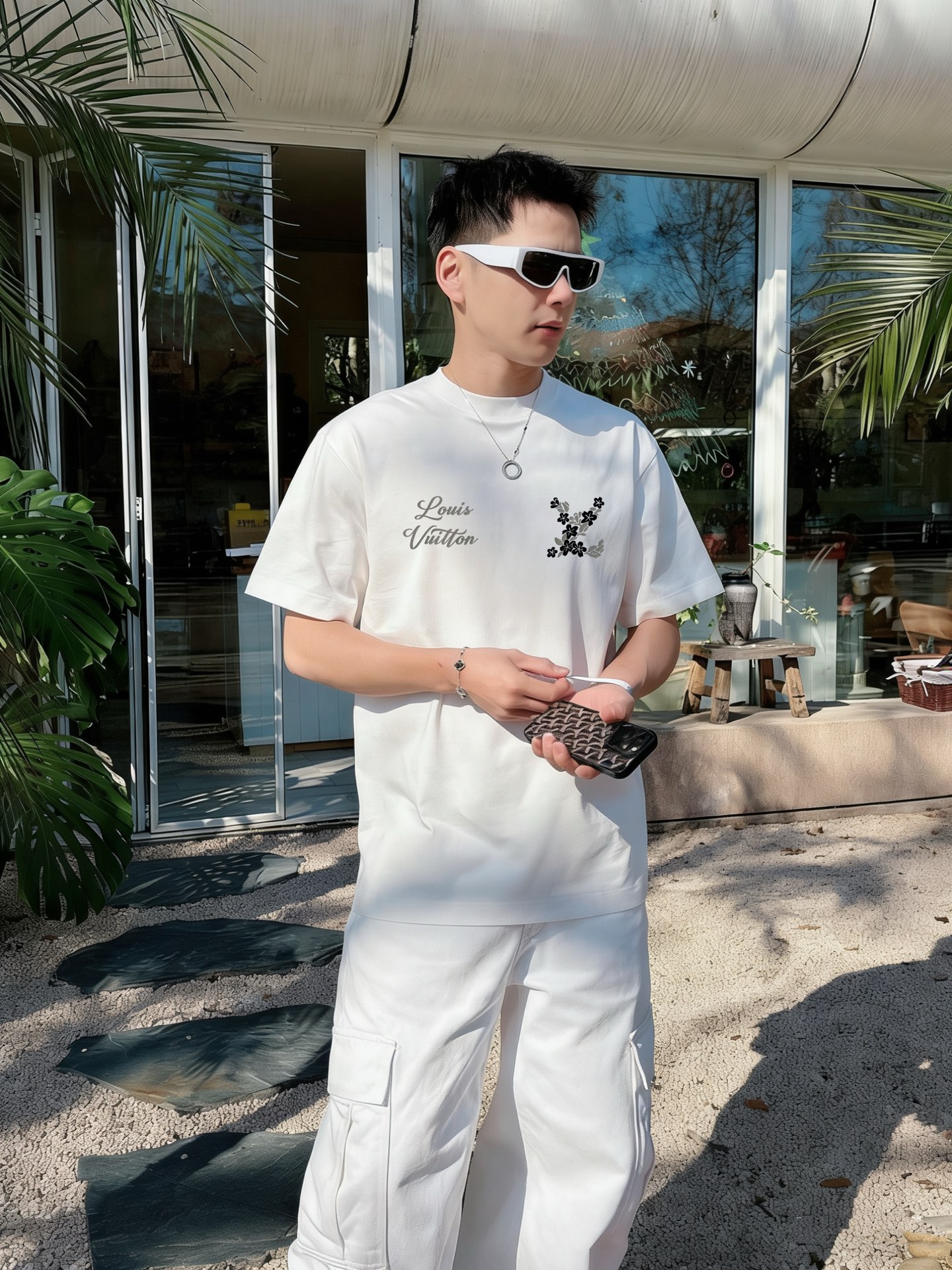驴家   春夏新款首发专柜最新款短袖圆领T恤 高端订制 设计前卫时尚！品牌logo重工艺设计 高端定制面