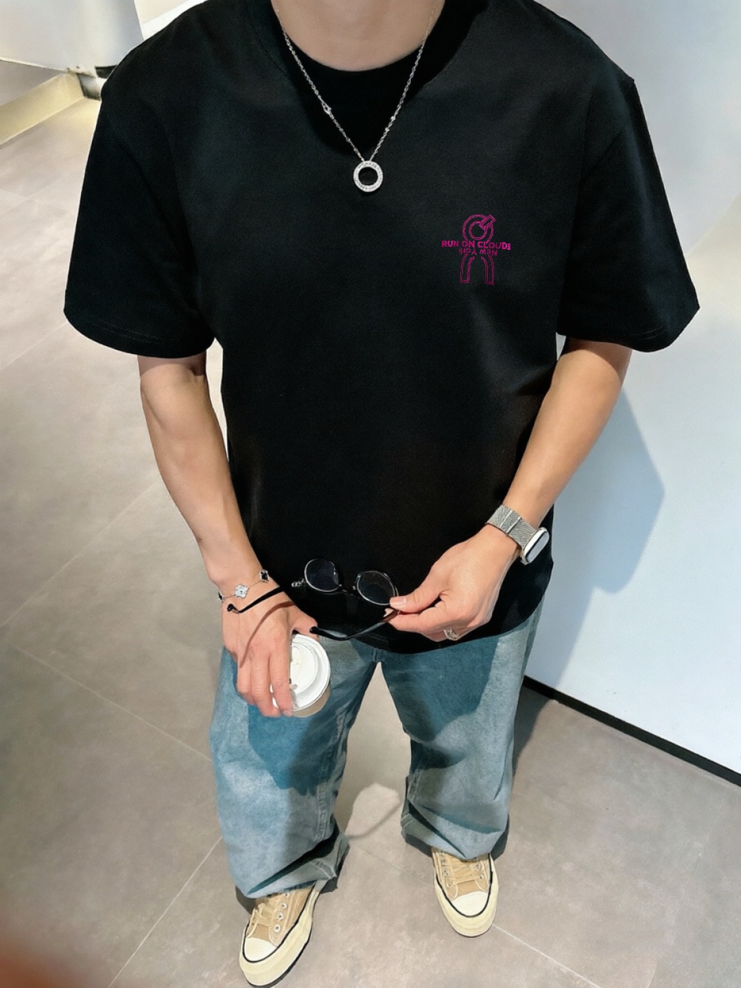 RUN家        最新款短袖 高端订制 设计前卫时尚！高端定制面料.手感柔软.穿着舒适精致车线.做
