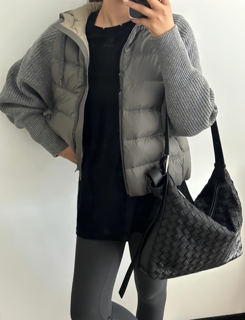 Luxury Knitted Sleeve Puffer Jacket: Stylish and Comfortable Outerwear 1 Luxury Knitted Sleeve Puffer Jacket: Stylish and Comfortable Outerwear