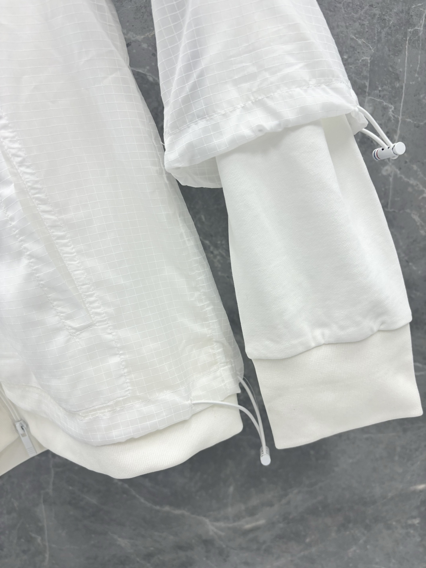 TB 四条杠假两件 拉链夹克外套  尼龙大格面料，内纯棉小卫衣面料 高端品质  0386
码数1234     220