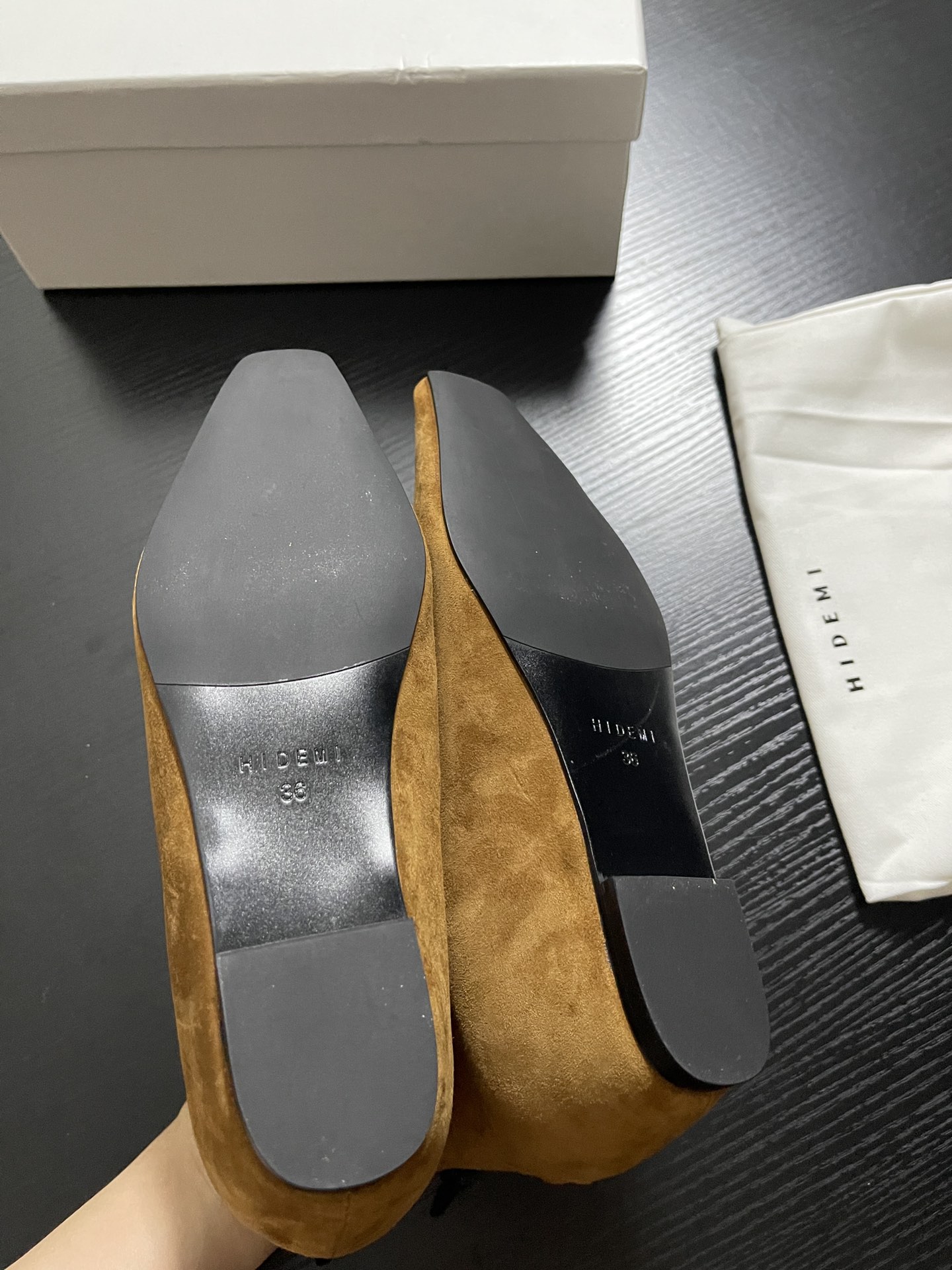 “Chelsea Short Boots: Sheepskin Winter Footwear Collection with Painted Finish, Various Sizes” - 图片 8