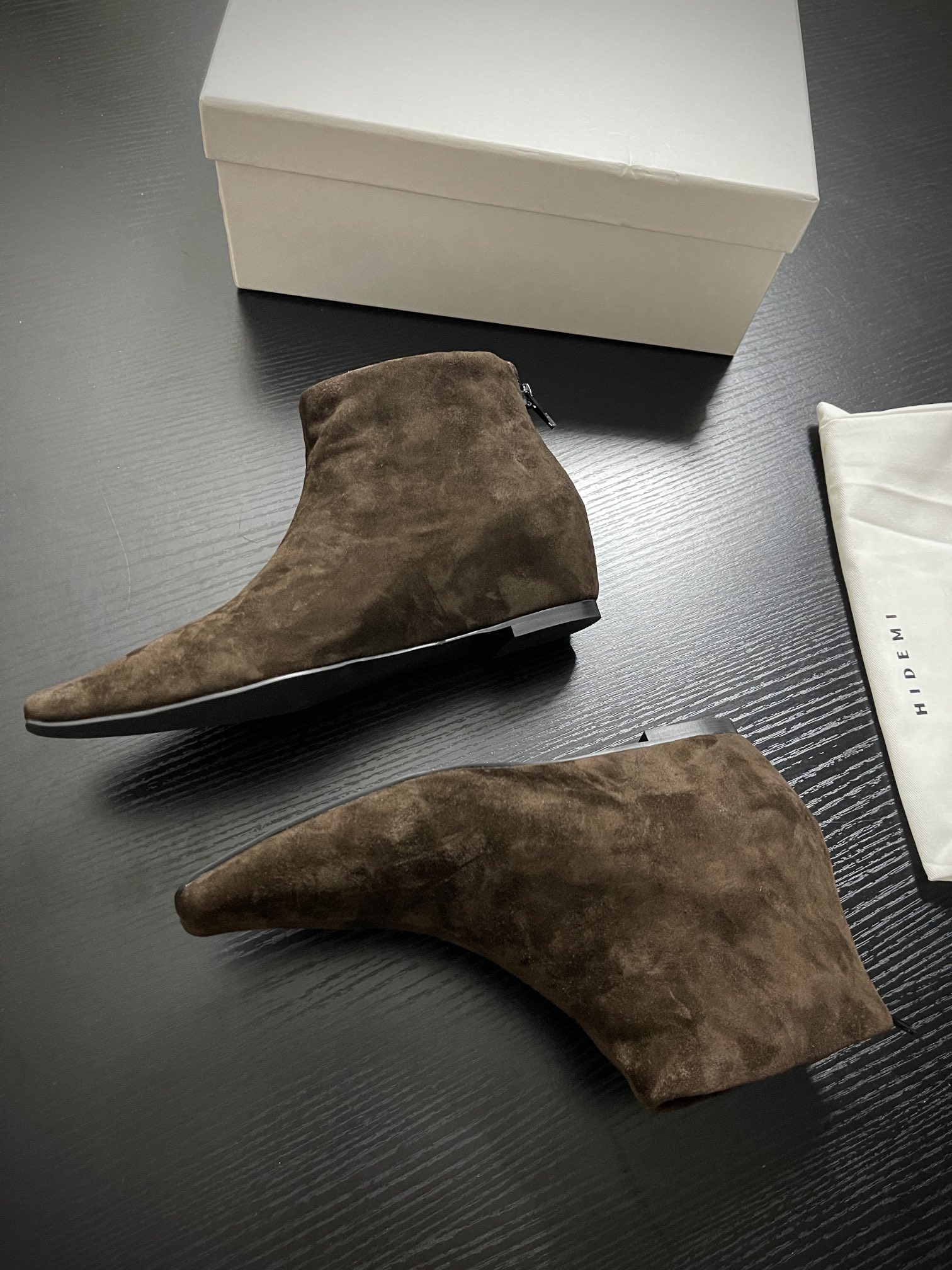“Chelsea Short Boots: Sheep Hide Coated Shoes for Autumn/Winter 24AW Collection” - 图片 5