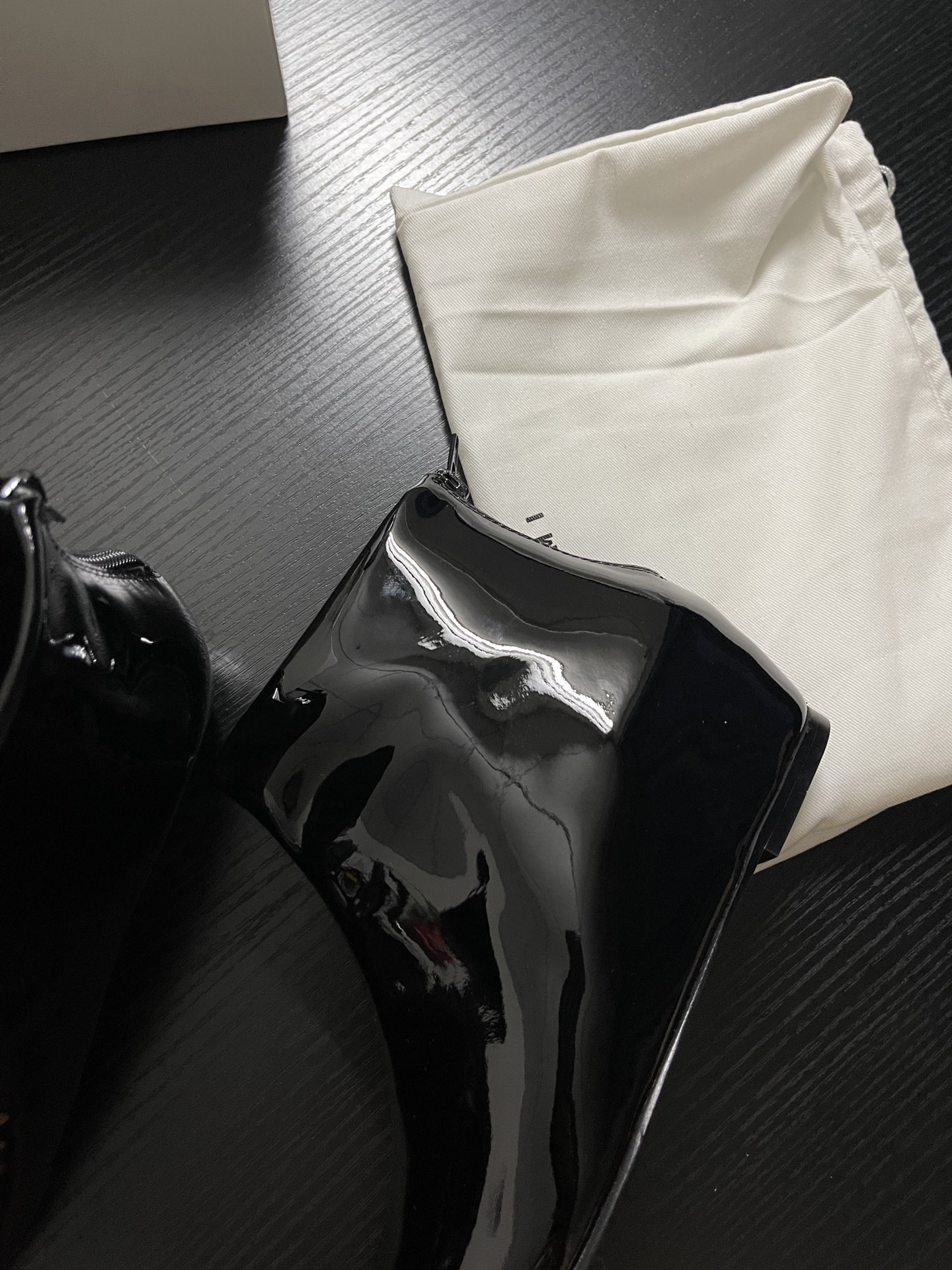 “Chelsea Short Boots in Sheepskin: 24AW New Autumn Winter Collection” - 图片 8