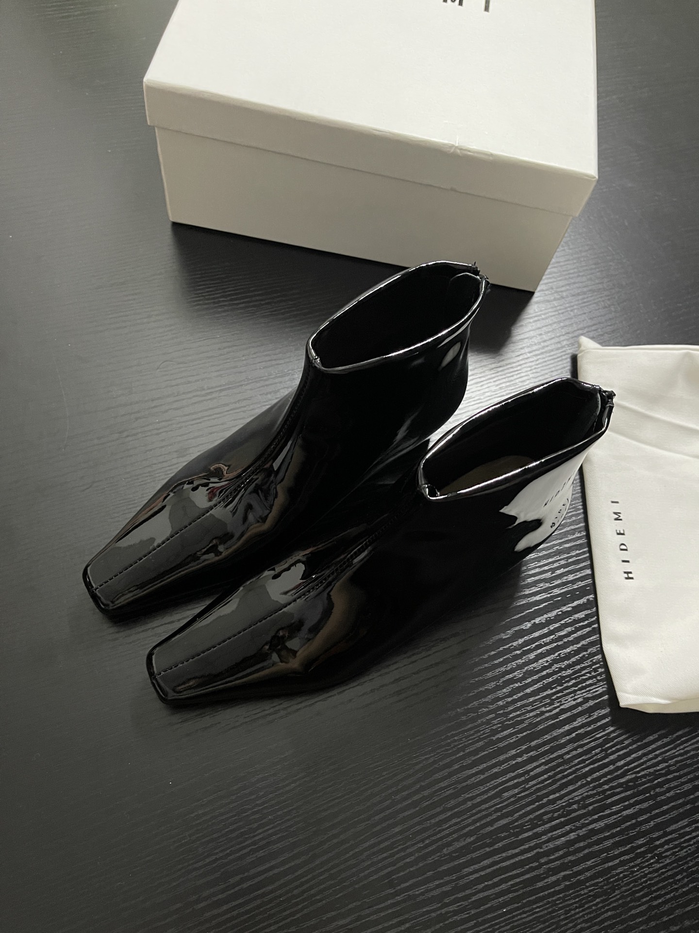 “Chelsea Short Boots in Sheepskin: 24AW New Autumn Winter Collection”