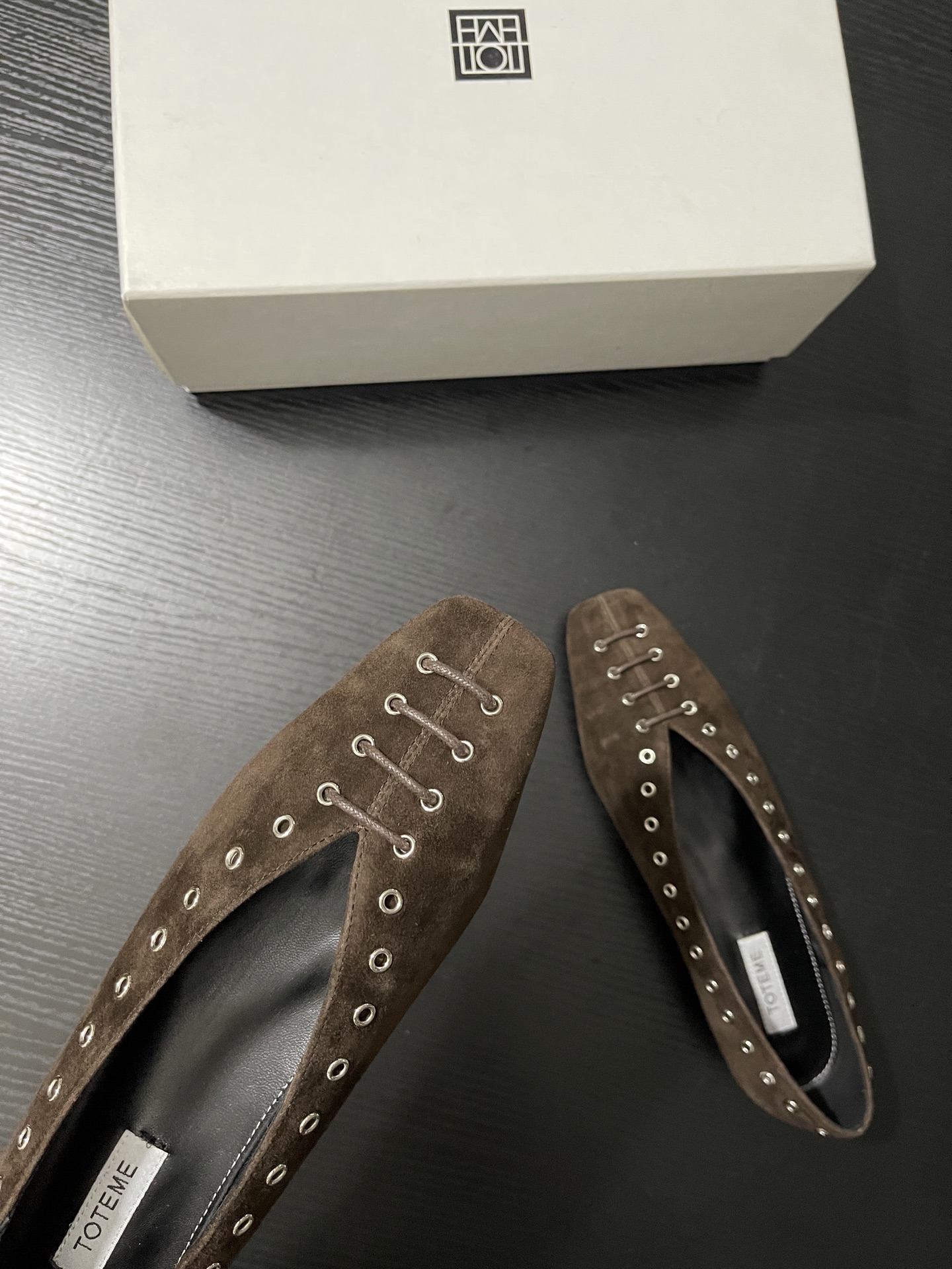 “Stylish Toteme Shoes: Elegant Design with Comfortable Sheepskin Lining” - 图片 6