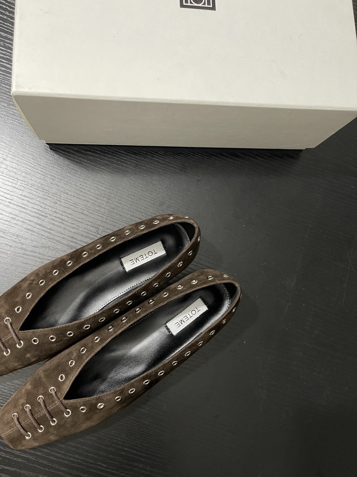 “Stylish Toteme Shoes: Elegant Design with Comfortable Sheepskin Lining” - 图片 7