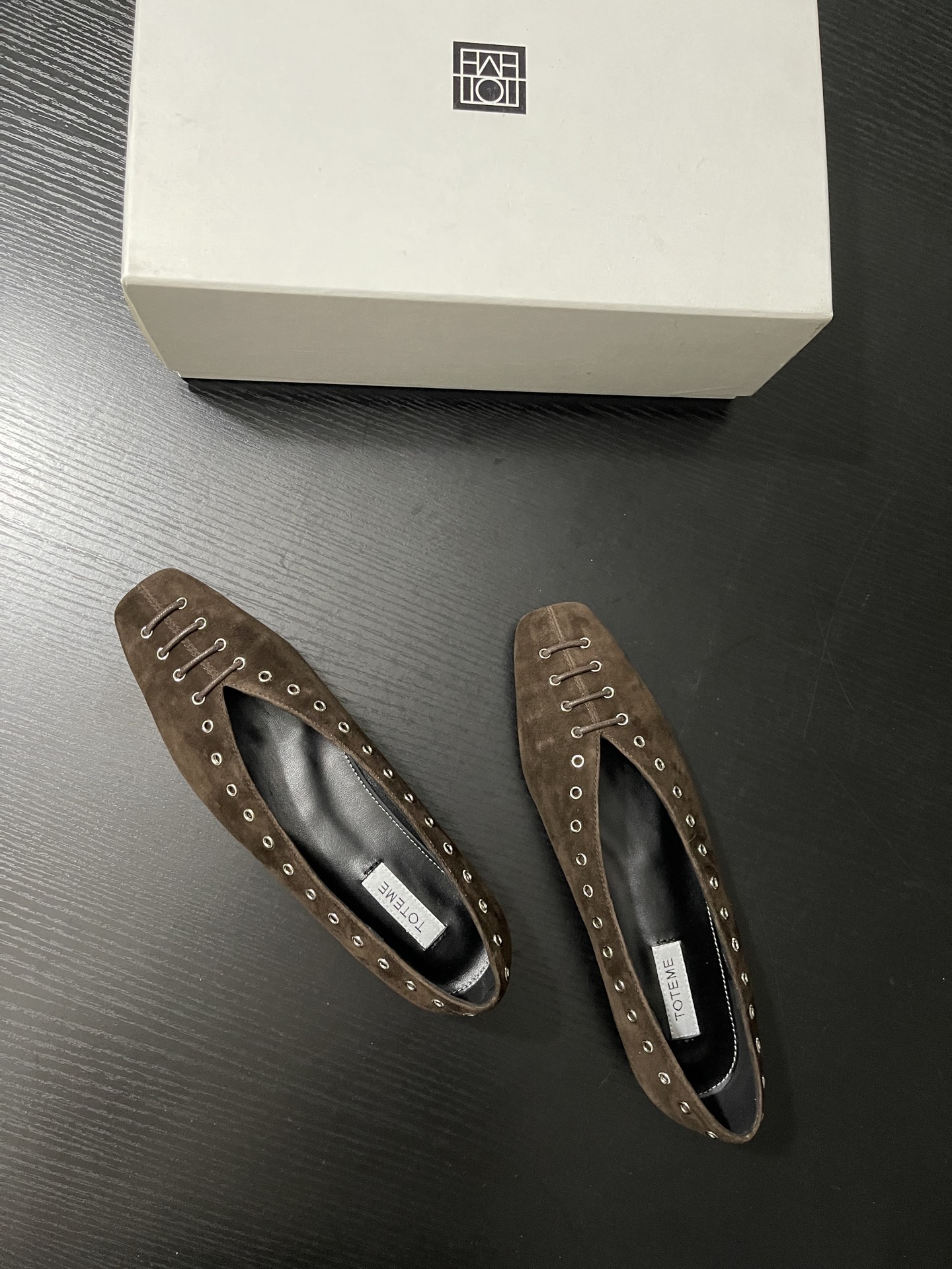 “Stylish Toteme Shoes: Elegant Design with Comfortable Sheepskin Lining” - 图片 5