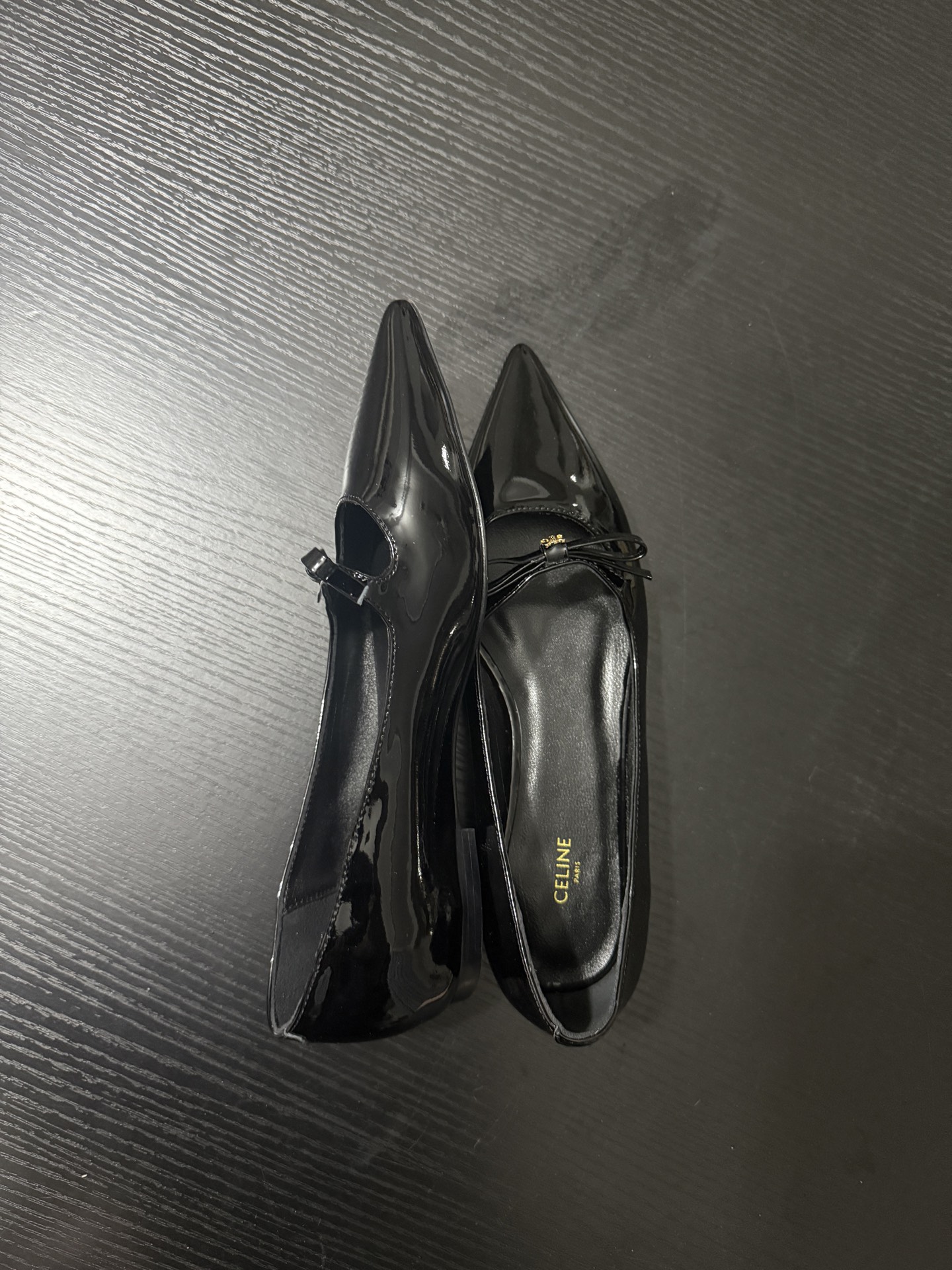French-style Pointy Flats with Metallic Details: Stylish, Elegant, and Luxurious - 图片 4