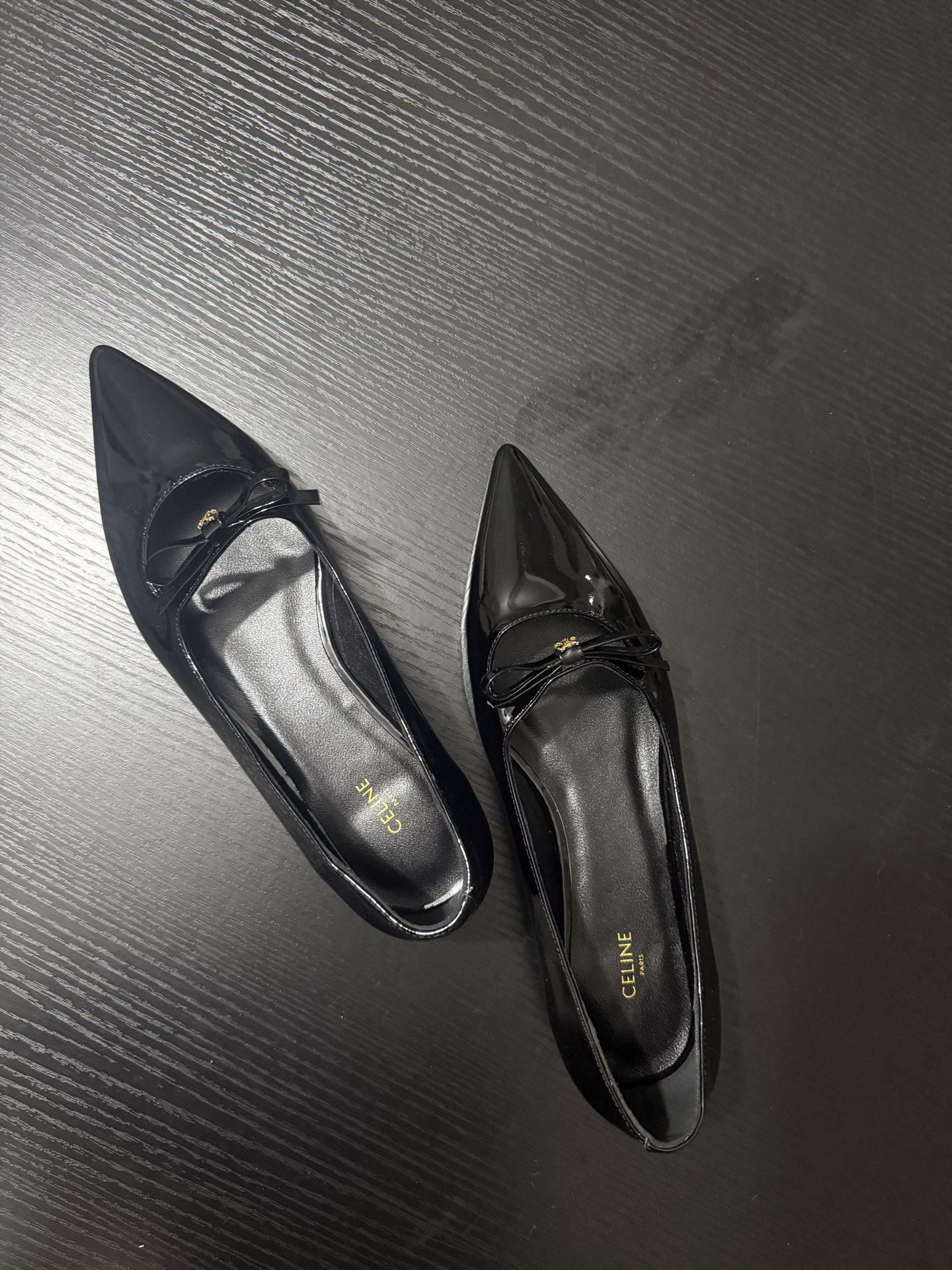 French-style Pointy Flats with Metallic Details: Stylish, Elegant, and Luxurious - 图片 2