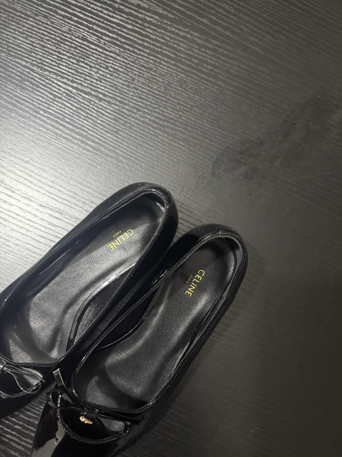 French-style Pointy Flats with Metallic Details: Stylish, Elegant, and Luxurious - 图片 6
