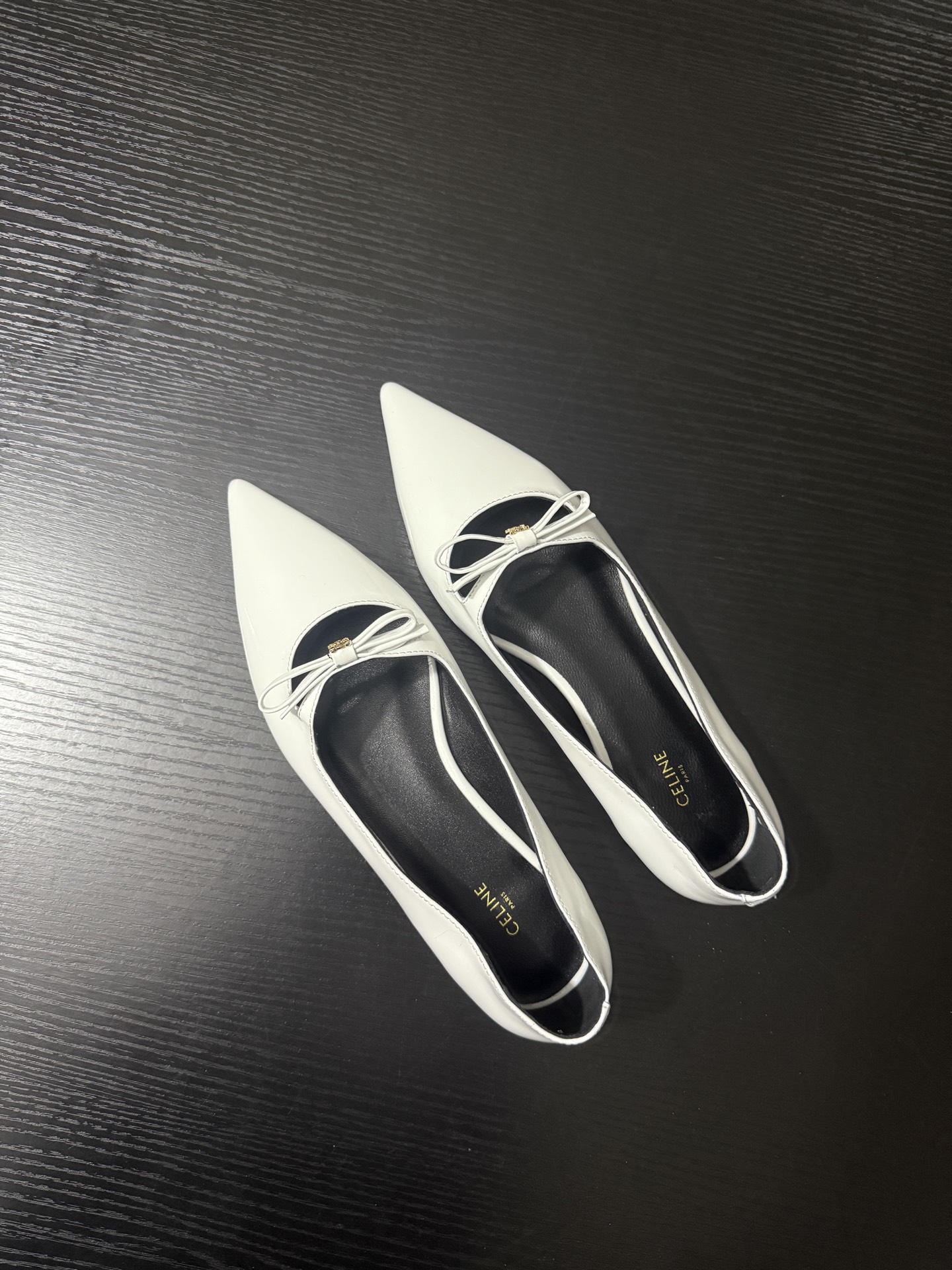 French-style Pointy Flats: Elegant and Luxurious Fashion Statement
