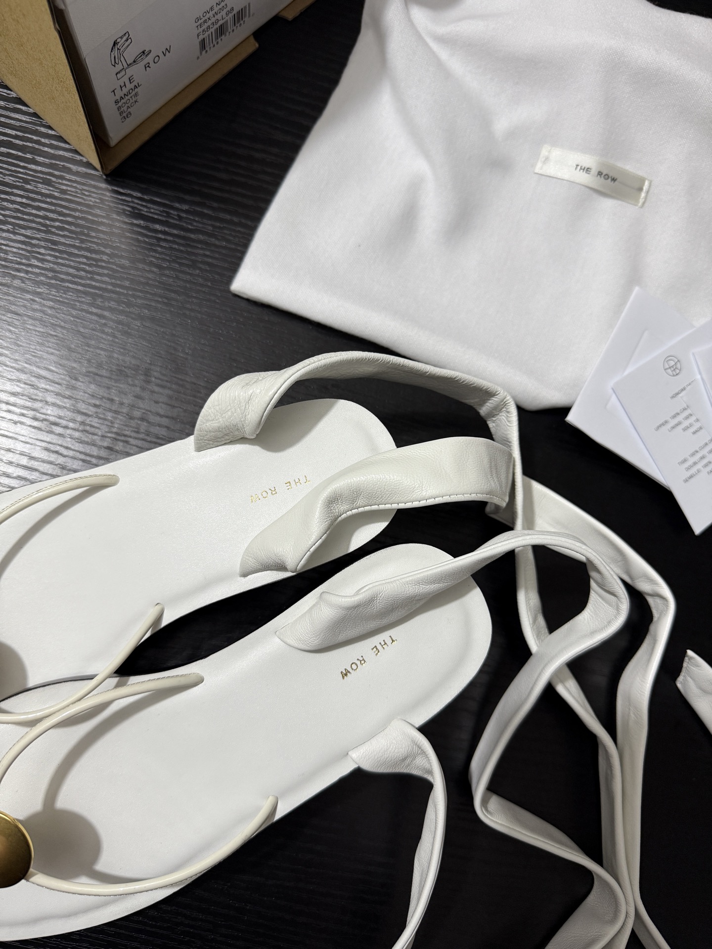 New 625 Collection: Vibrant Sandals and Shoes with Eye-catching Details - 图片 6