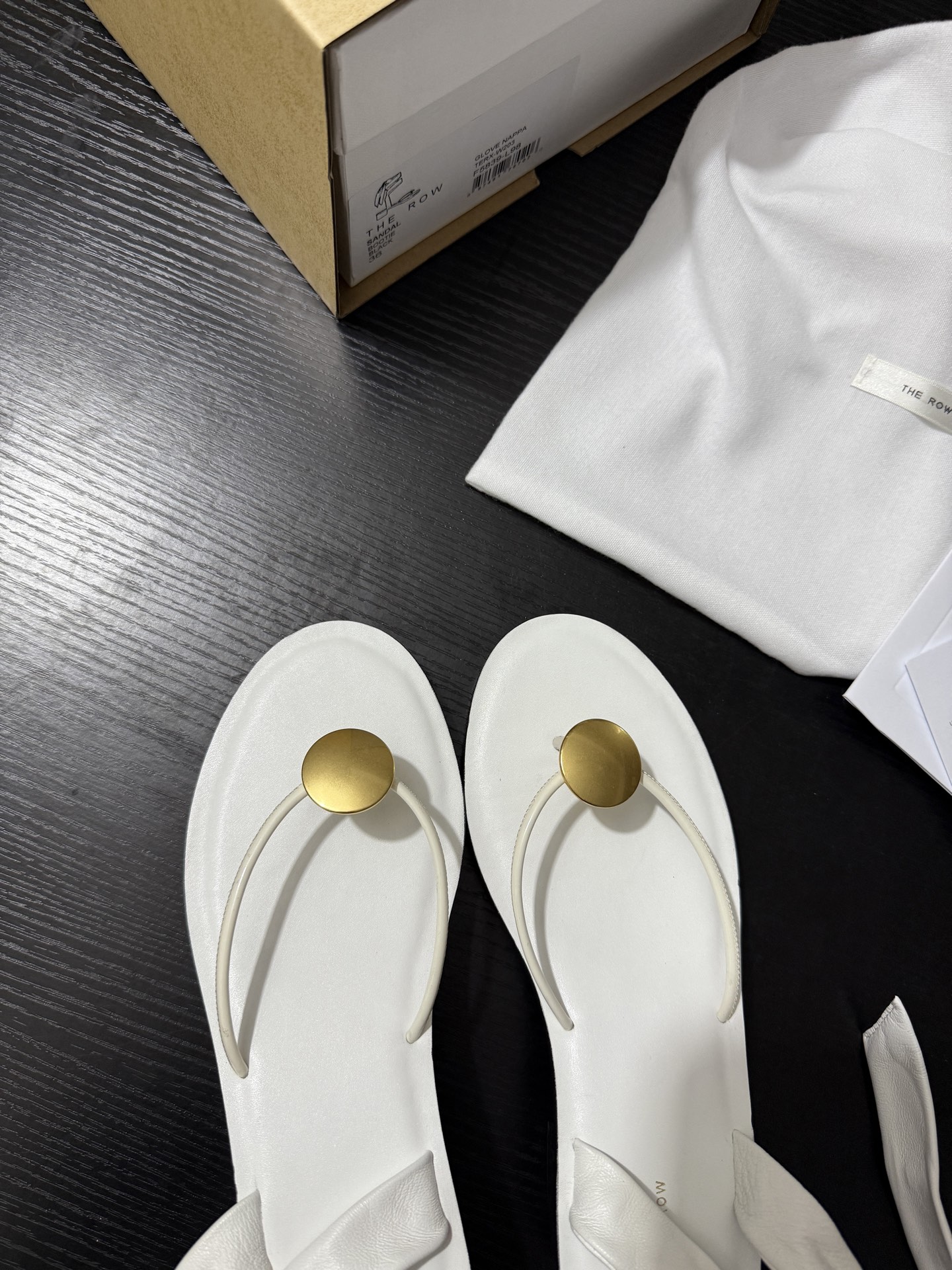 New 625 Collection: Vibrant Sandals and Shoes with Eye-catching Details - 图片 5