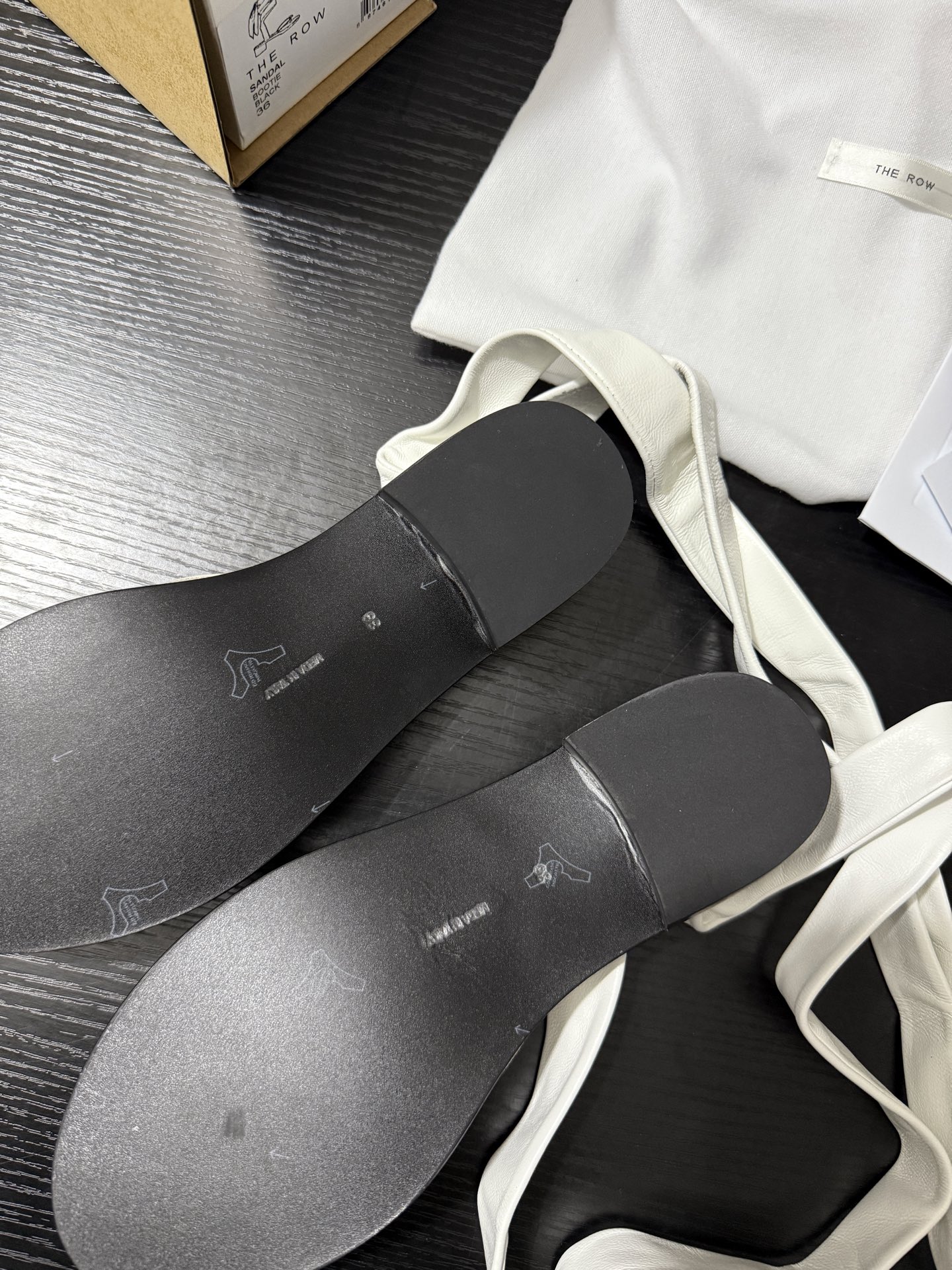 New 625 Collection: Vibrant Sandals and Shoes with Eye-catching Details - 图片 8