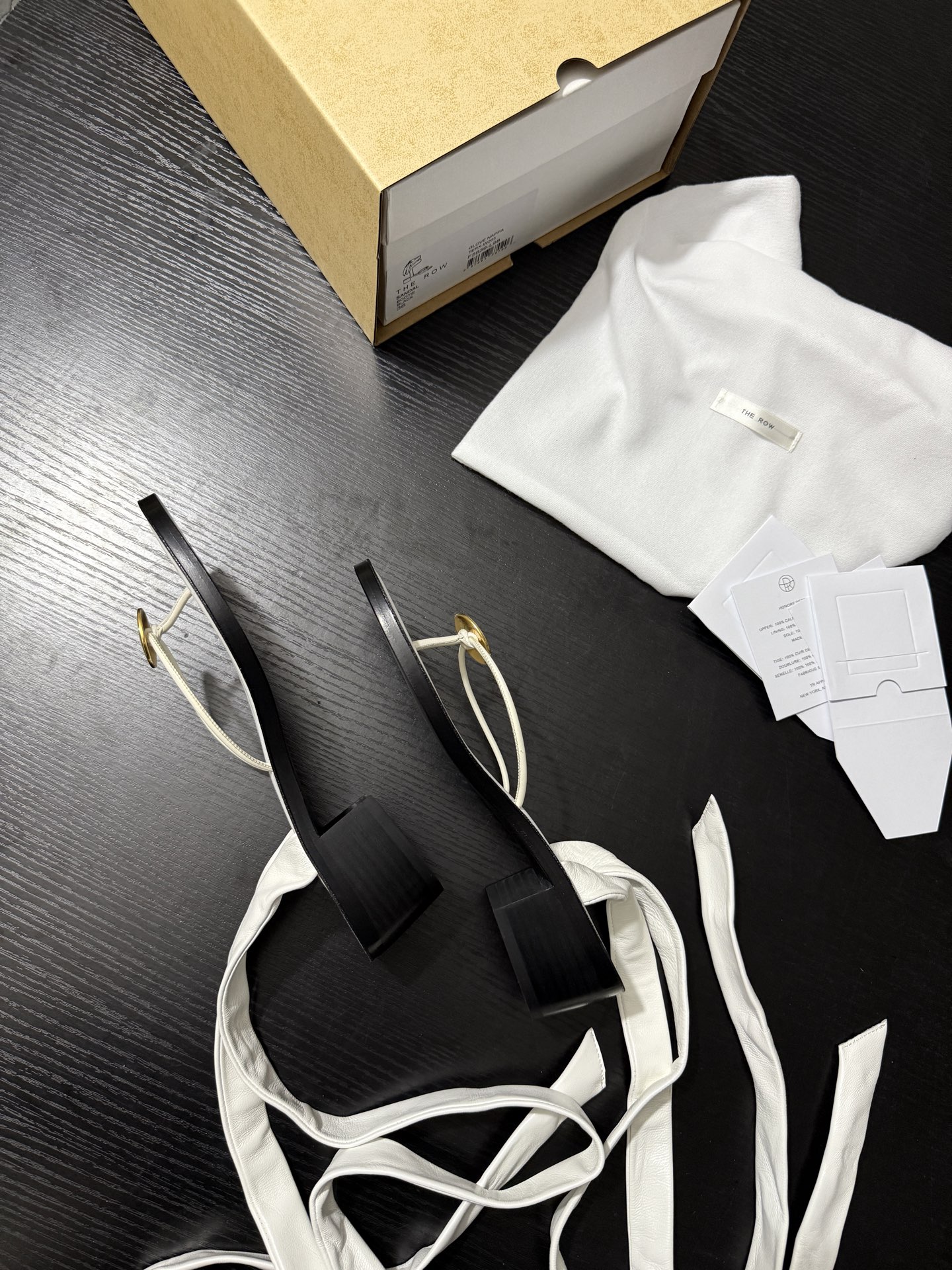 New 625 Collection: Vibrant Sandals and Shoes with Eye-catching Details - 图片 4