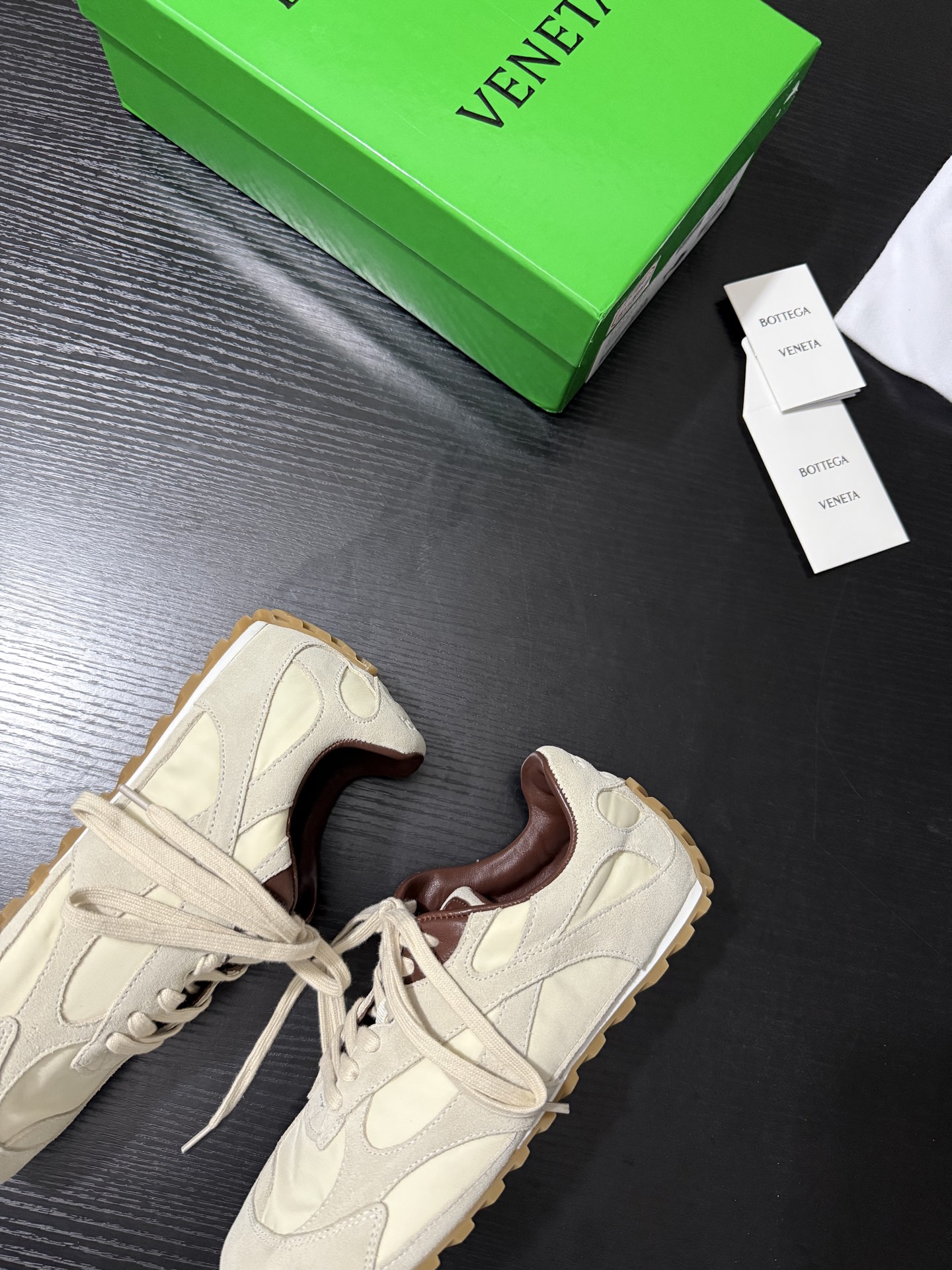 Stylish Bottega Veneta Pet Shoes with Fine Brown Details and Soft Texture - 图片 7