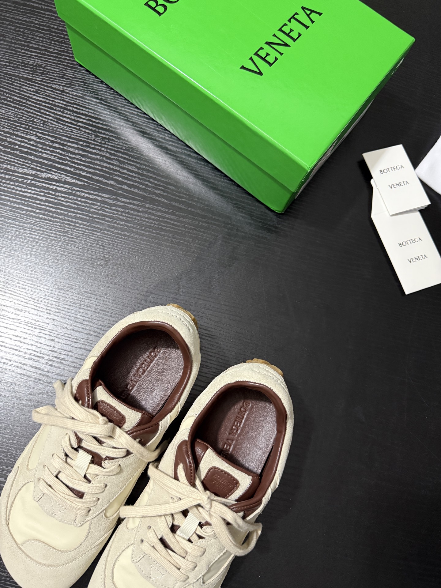 Stylish Bottega Veneta Pet Shoes with Fine Brown Details and Soft Texture - 图片 6