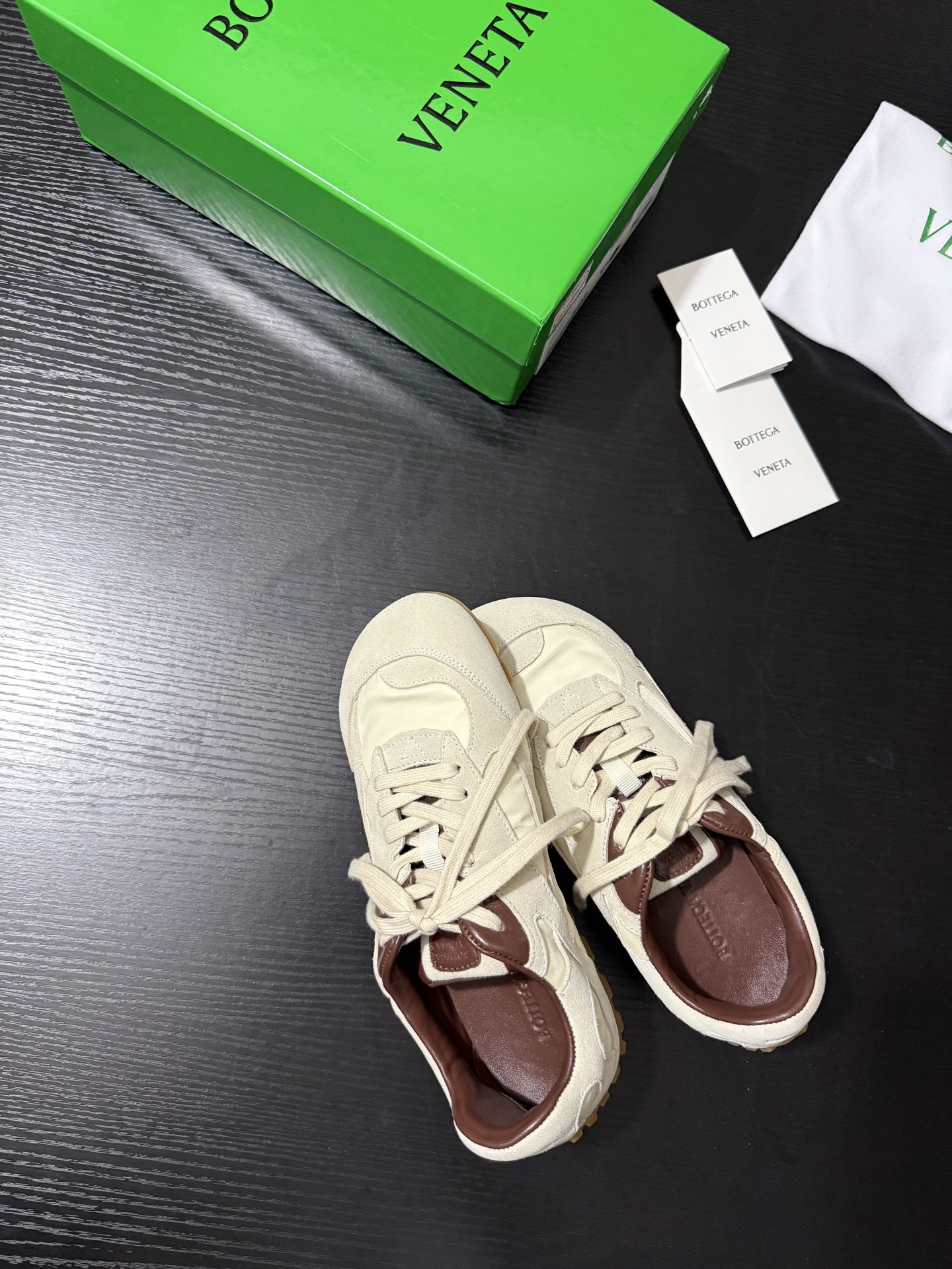 Stylish Bottega Veneta Pet Shoes with Fine Brown Details and Soft Texture - 图片 4