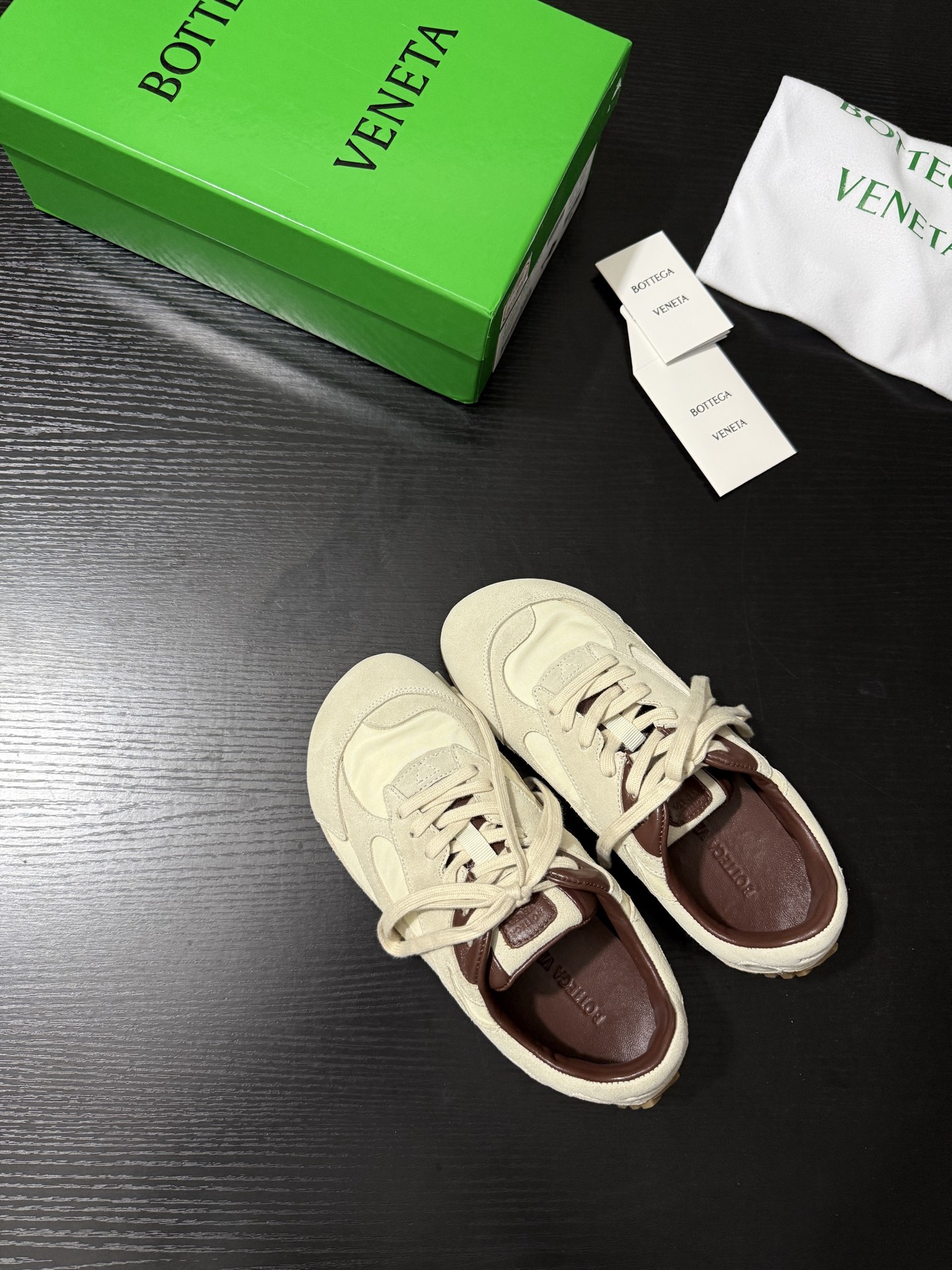 Stylish Bottega Veneta Pet Shoes with Fine Brown Details and Soft Texture - 图片 1