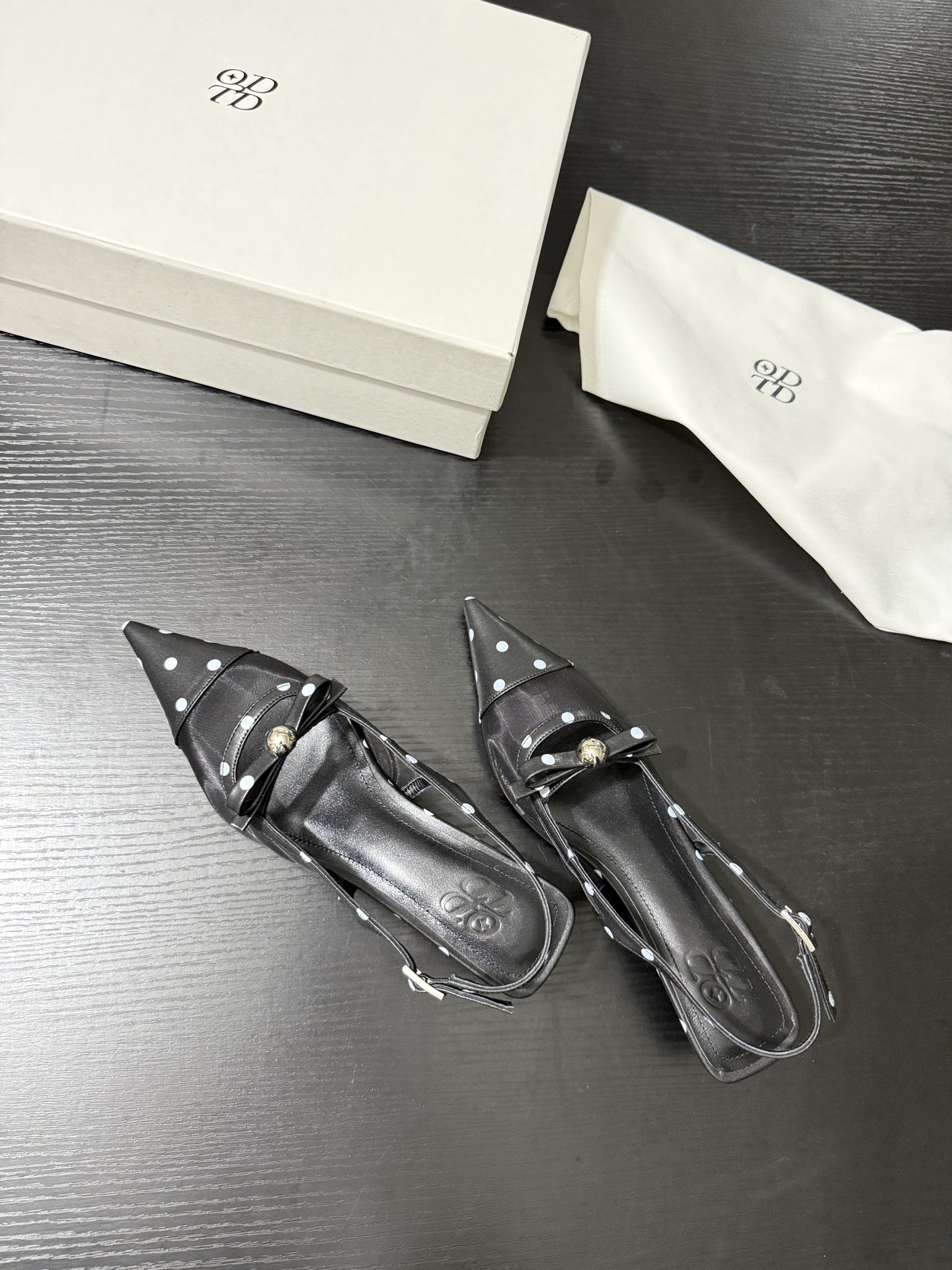 Elegant New 25AW Footwear Collection with Sparkling Embellishments - 图片 4