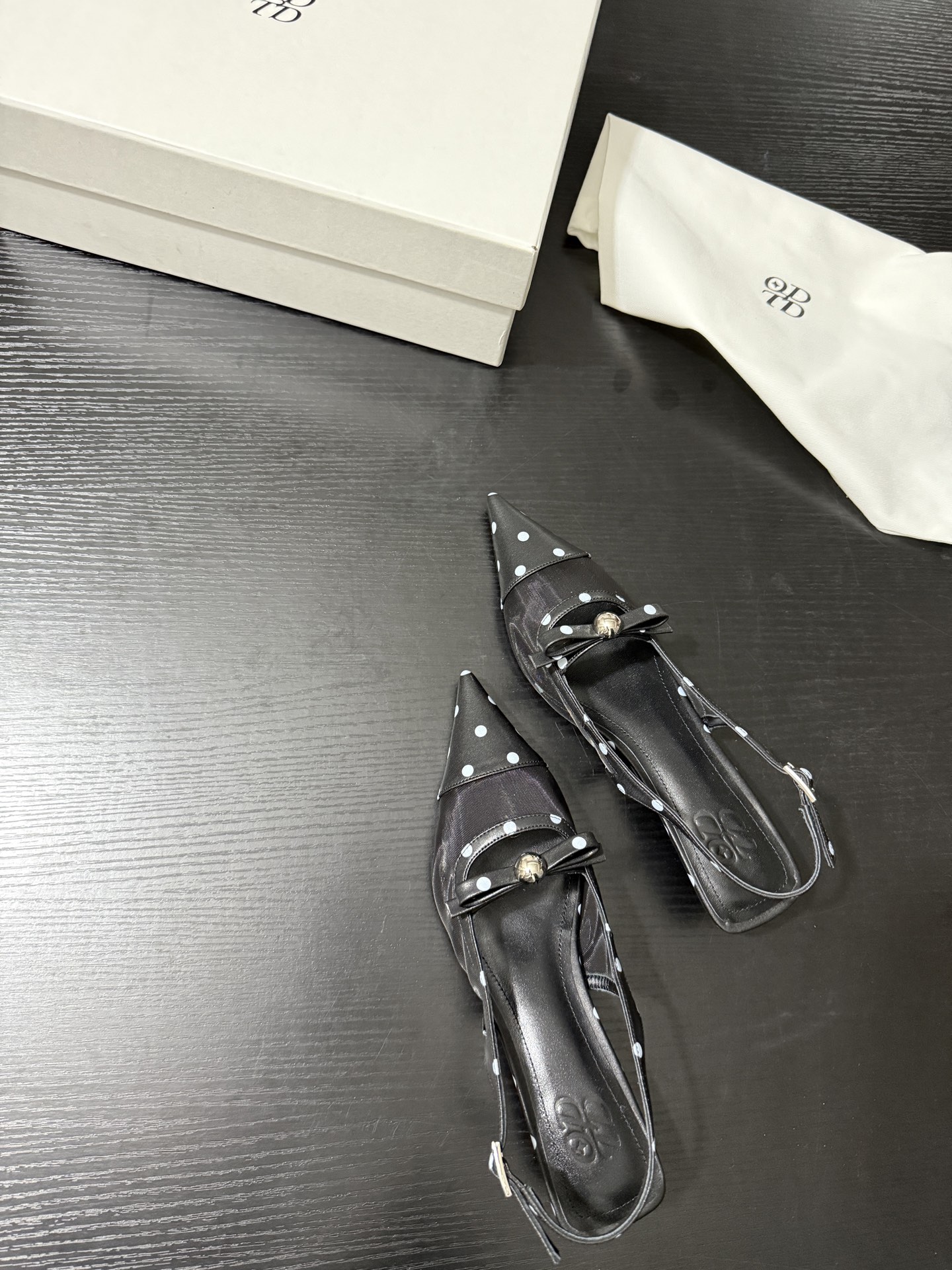Elegant New 25AW Footwear Collection with Sparkling Embellishments - 图片 5