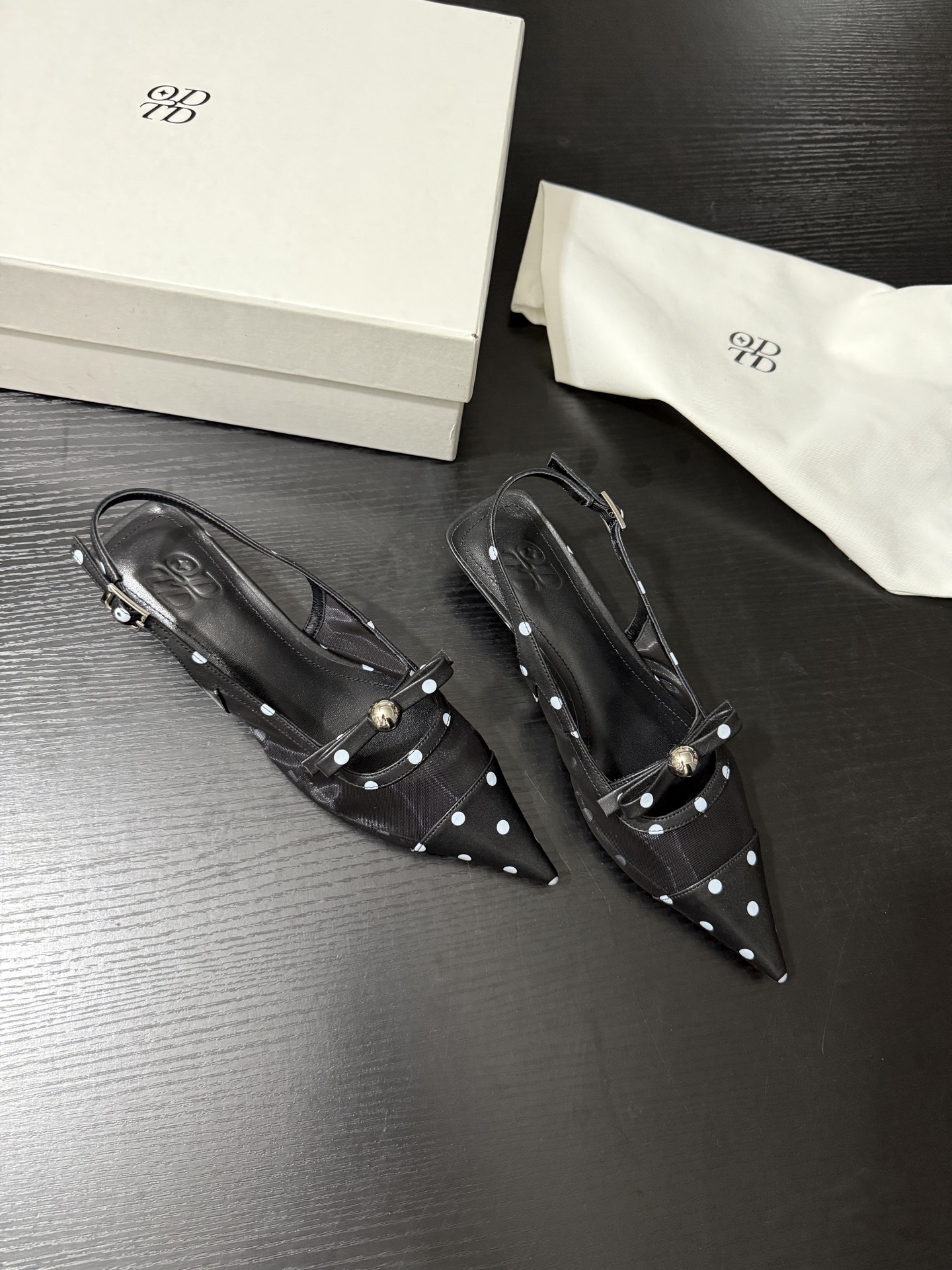 Elegant New 25AW Footwear Collection with Sparkling Embellishments - 图片 2